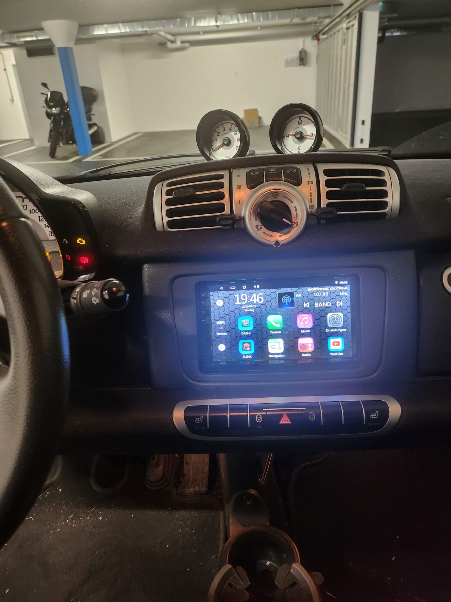 SMART FORTWO-image-6