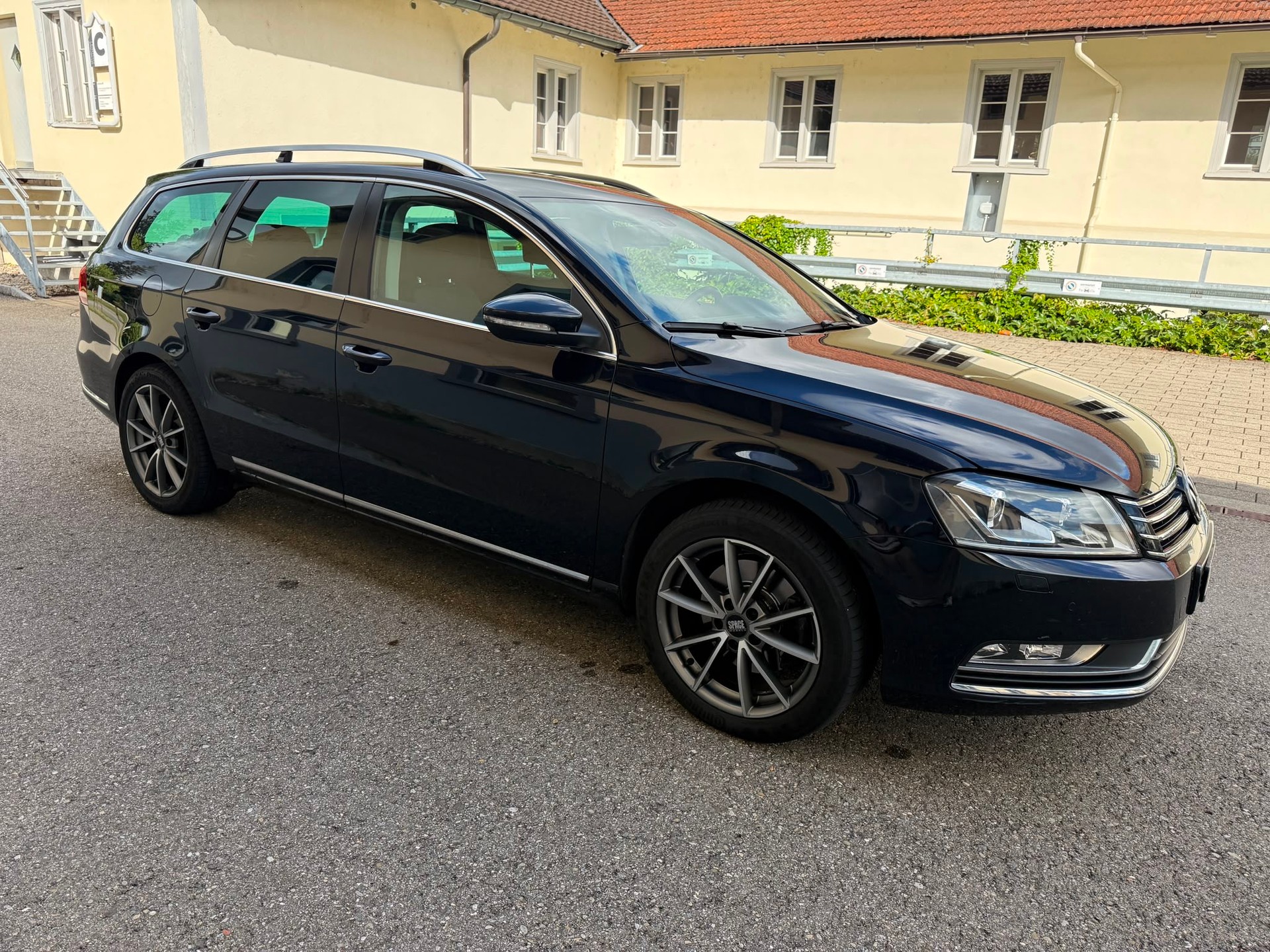 VW Passat Variant 2.0 BlueTDI Trendline DSG-image-2