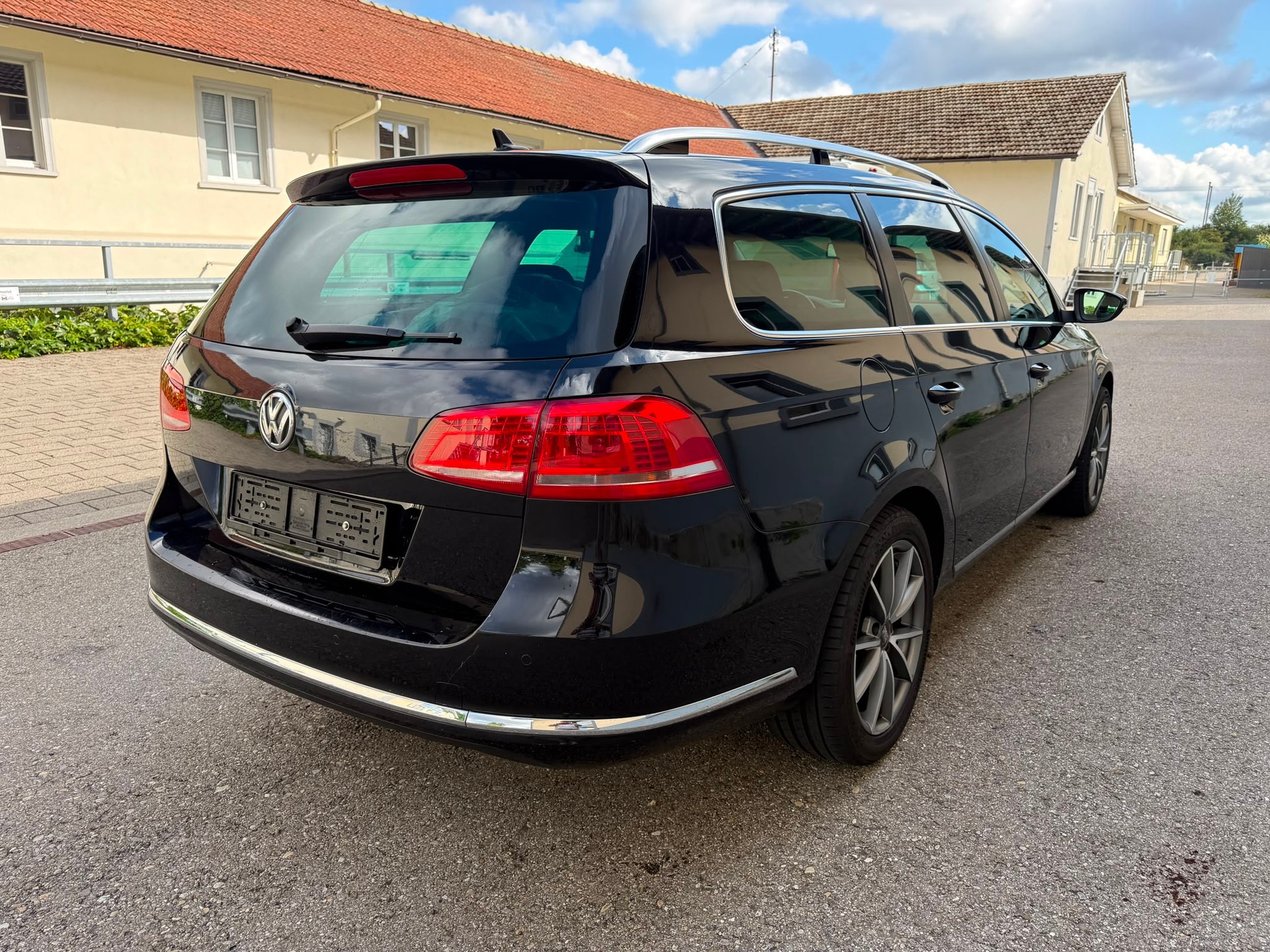 VW Passat Variant 2.0 BlueTDI Trendline DSG-image-22