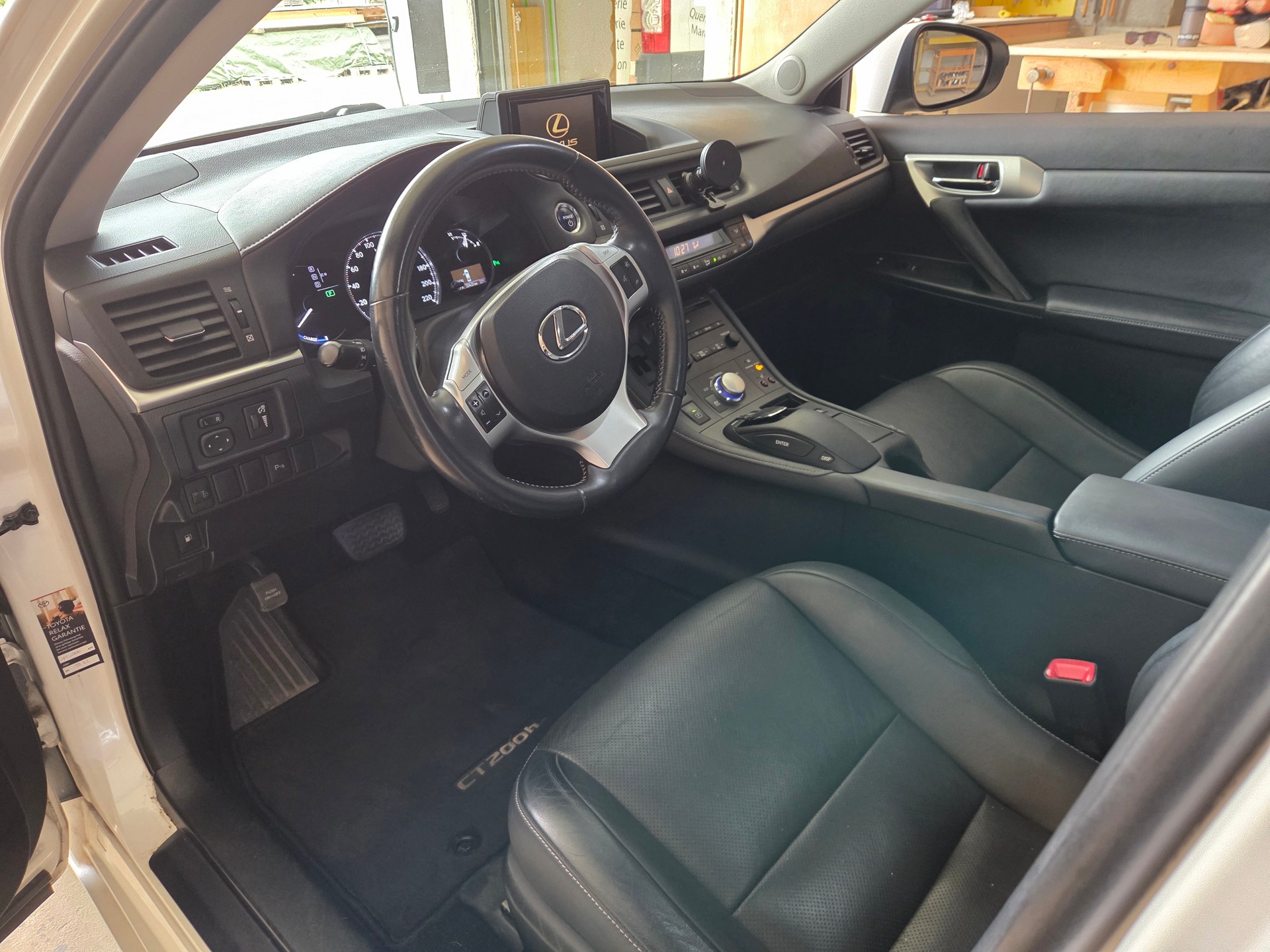 LEXUS 200h Excellence-image-3