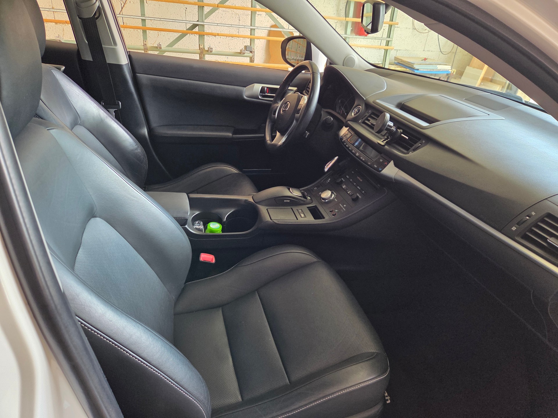 LEXUS 200h Excellence-image-4