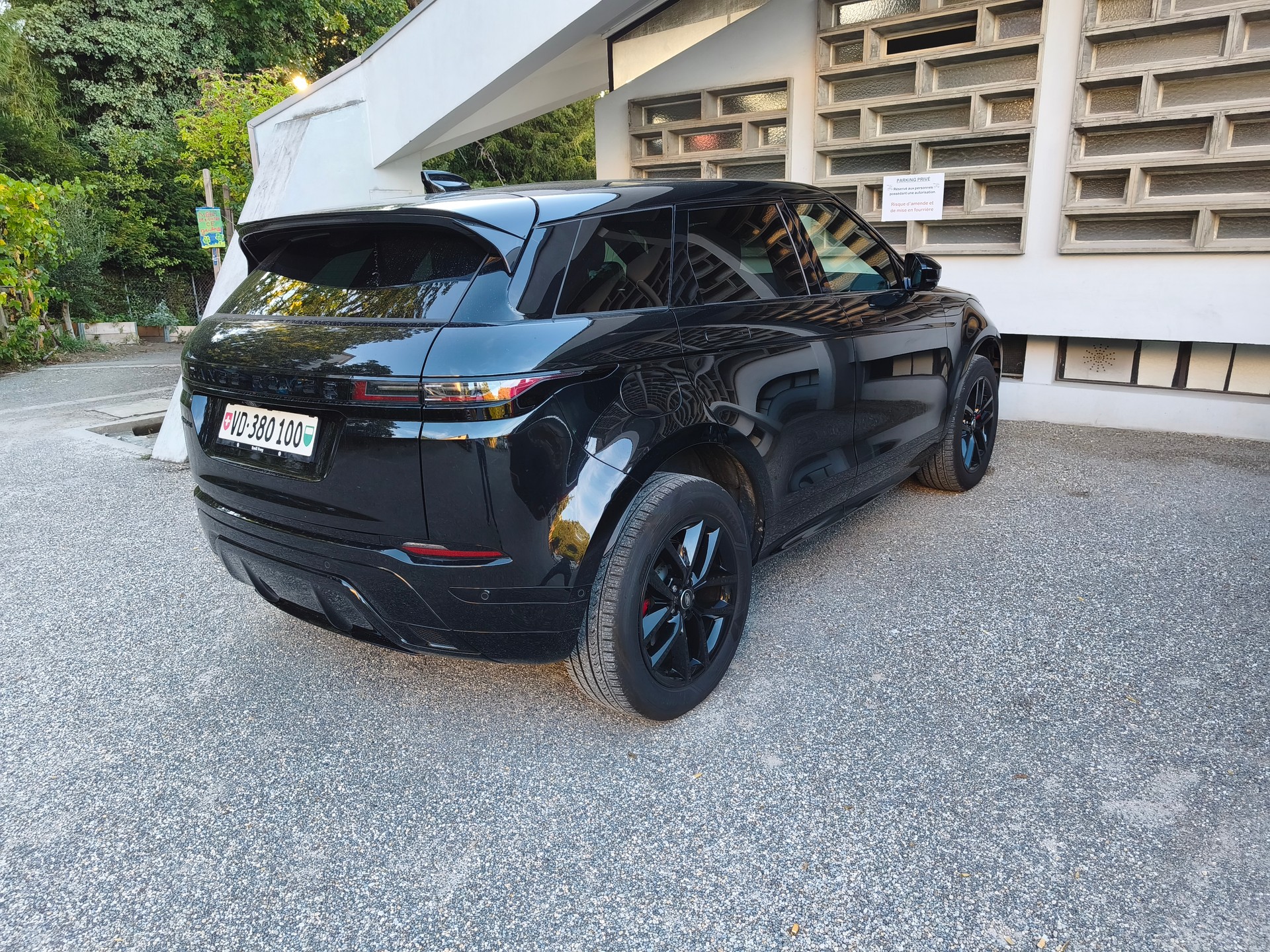 LAND ROVER 1.5 T 270e Dynamic SE-image-0