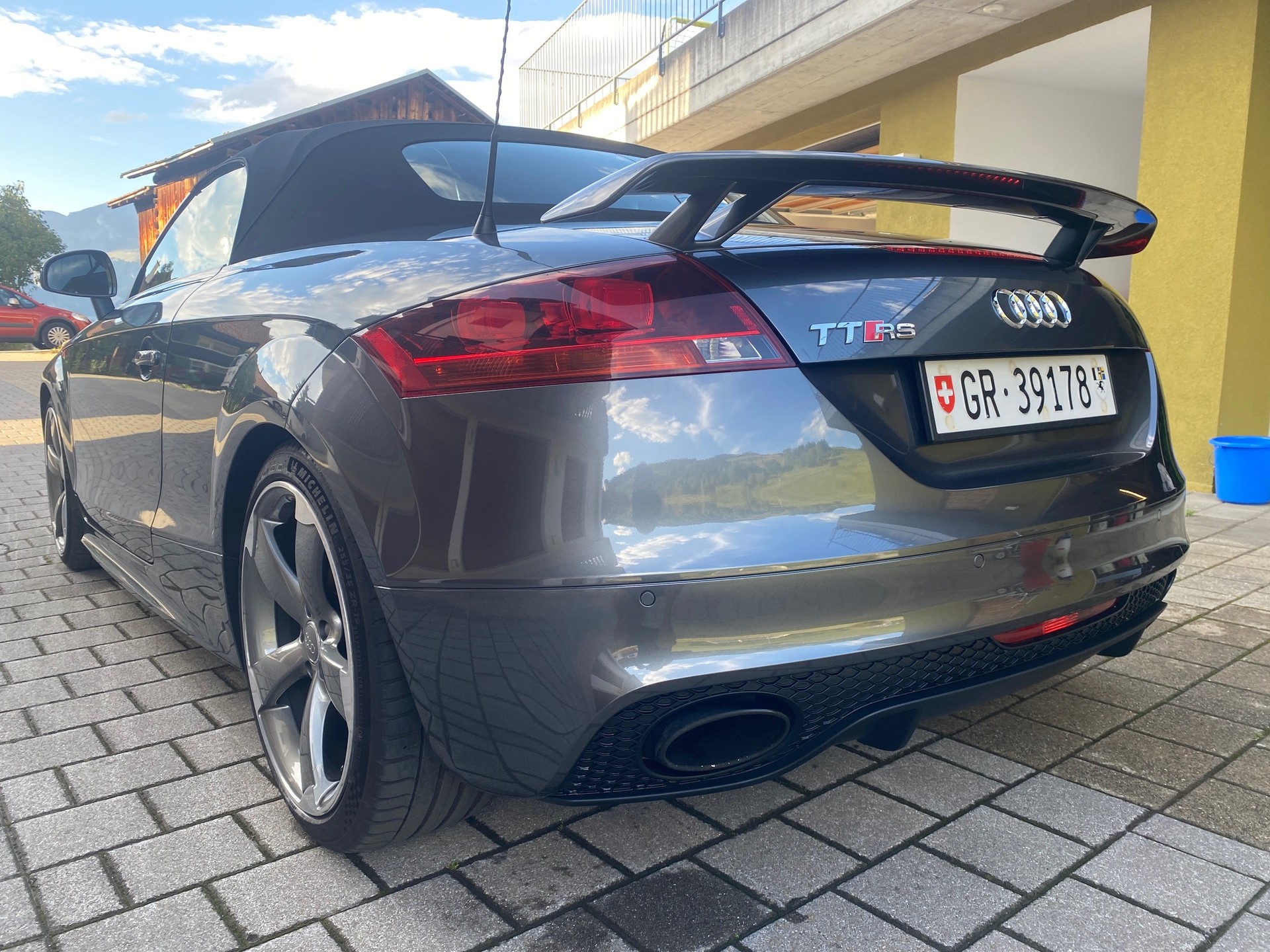 AUDI TT RS Roadster 2.5 TFSI quattro-image-3