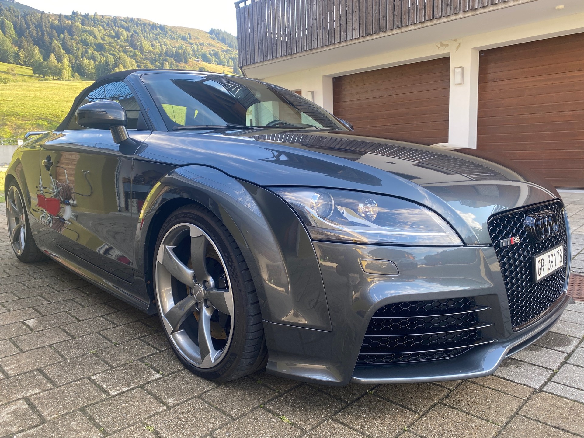 AUDI TT RS Roadster 2.5 TFSI quattro-image-2