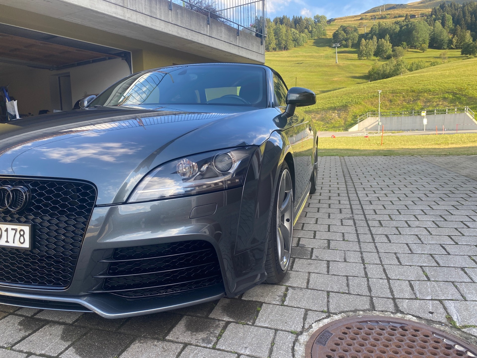 AUDI TT RS Roadster 2.5 TFSI quattro-image-1