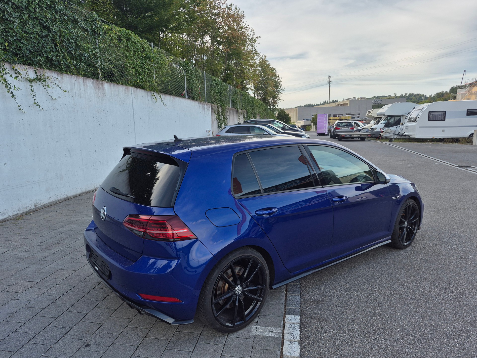 VW Golf 2.0 TSI R 4Motion-image-3