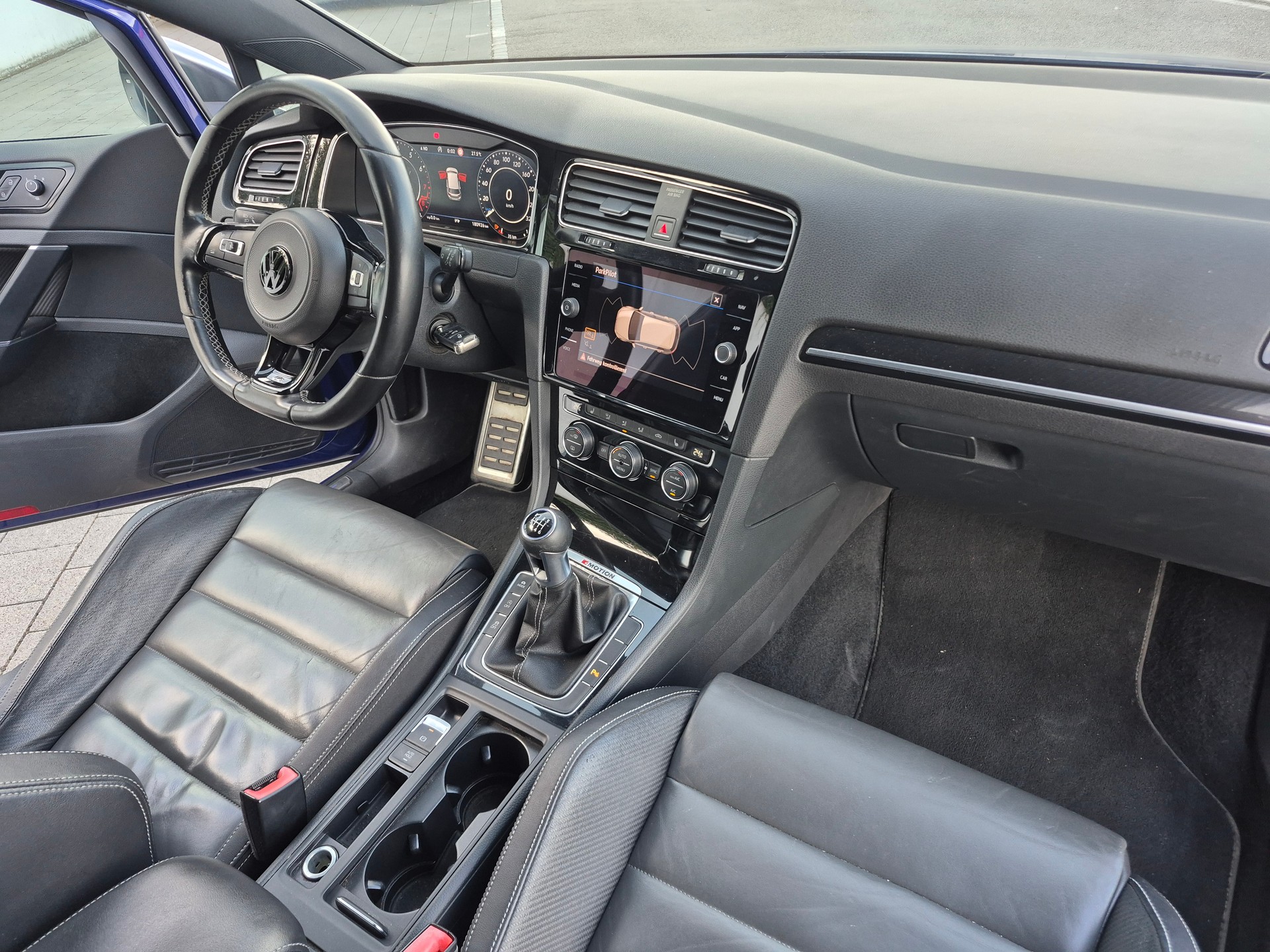 VW Golf 2.0 TSI R 4Motion-image-5