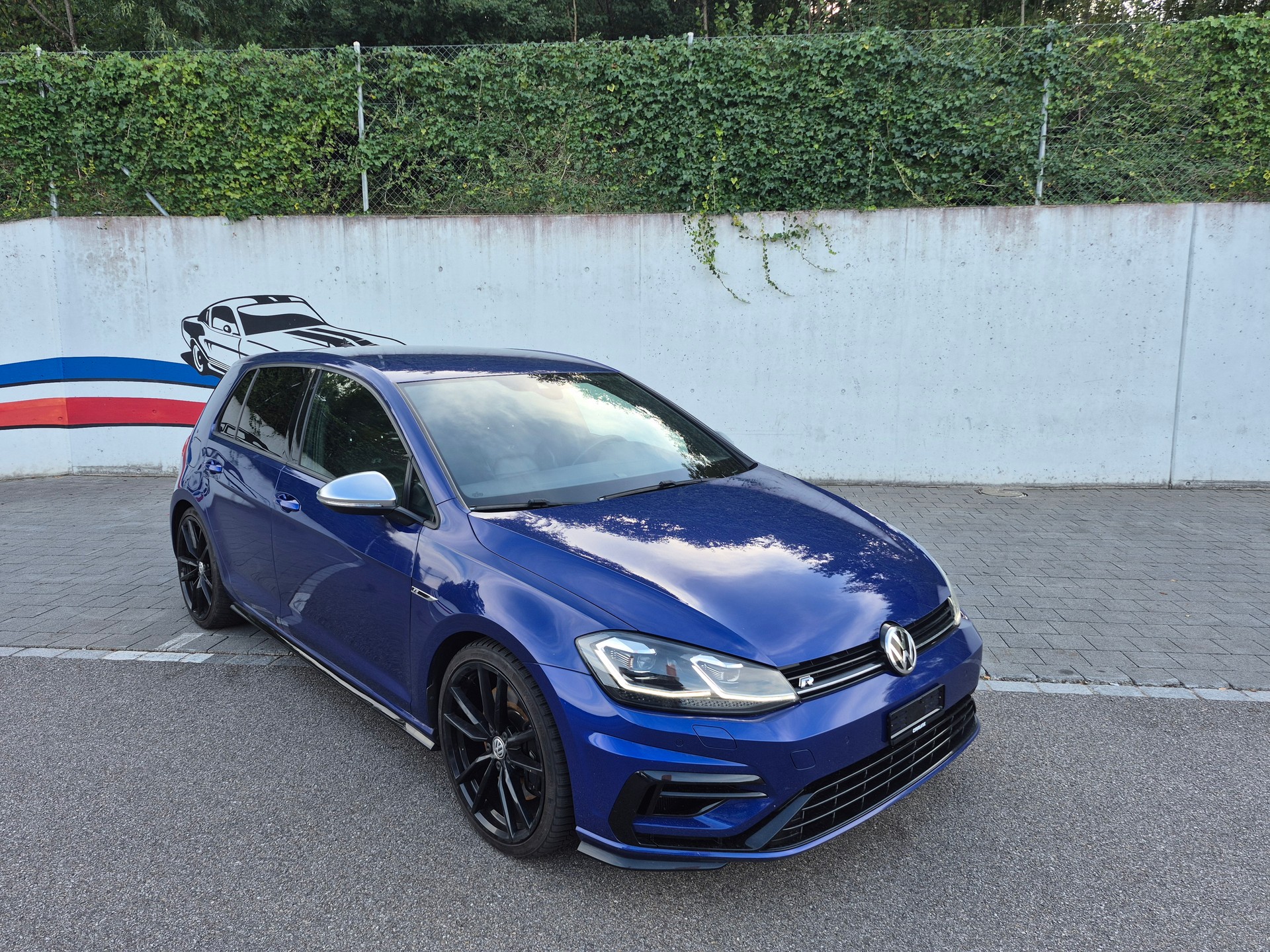 VW Golf 2.0 TSI R 4Motion-image-0