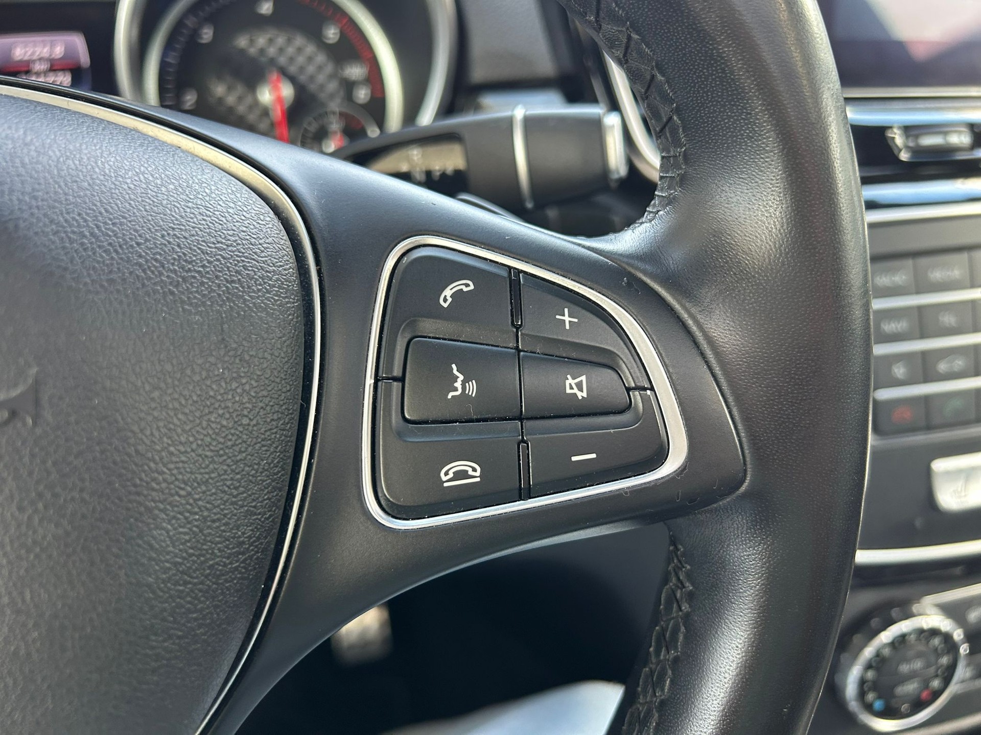 MERCEDES-BENZ GLE 350 d AMG-Line 4Matic 9G-Tronic-image-11