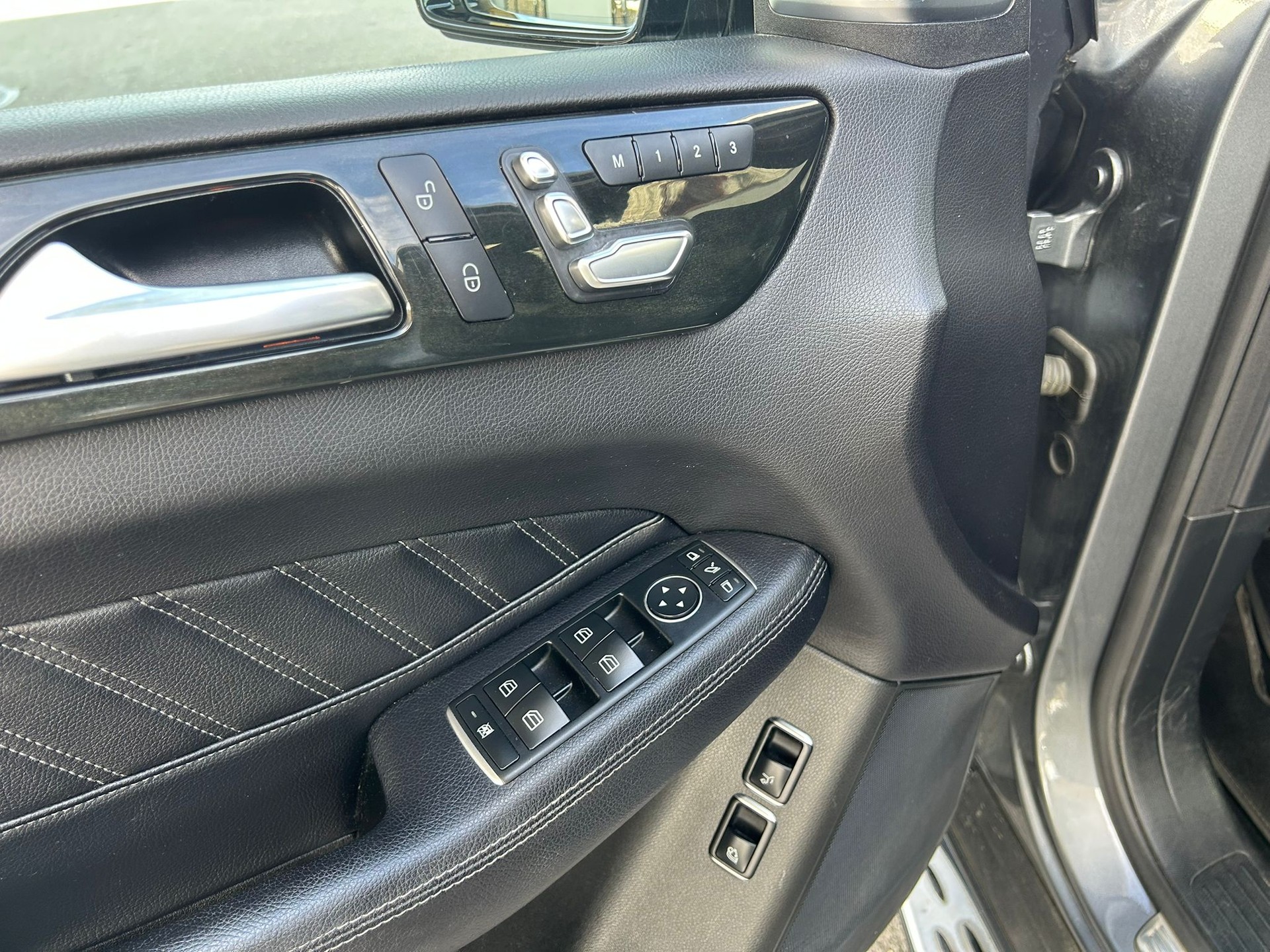 MERCEDES-BENZ GLE 350 d AMG-Line 4Matic 9G-Tronic-image-8