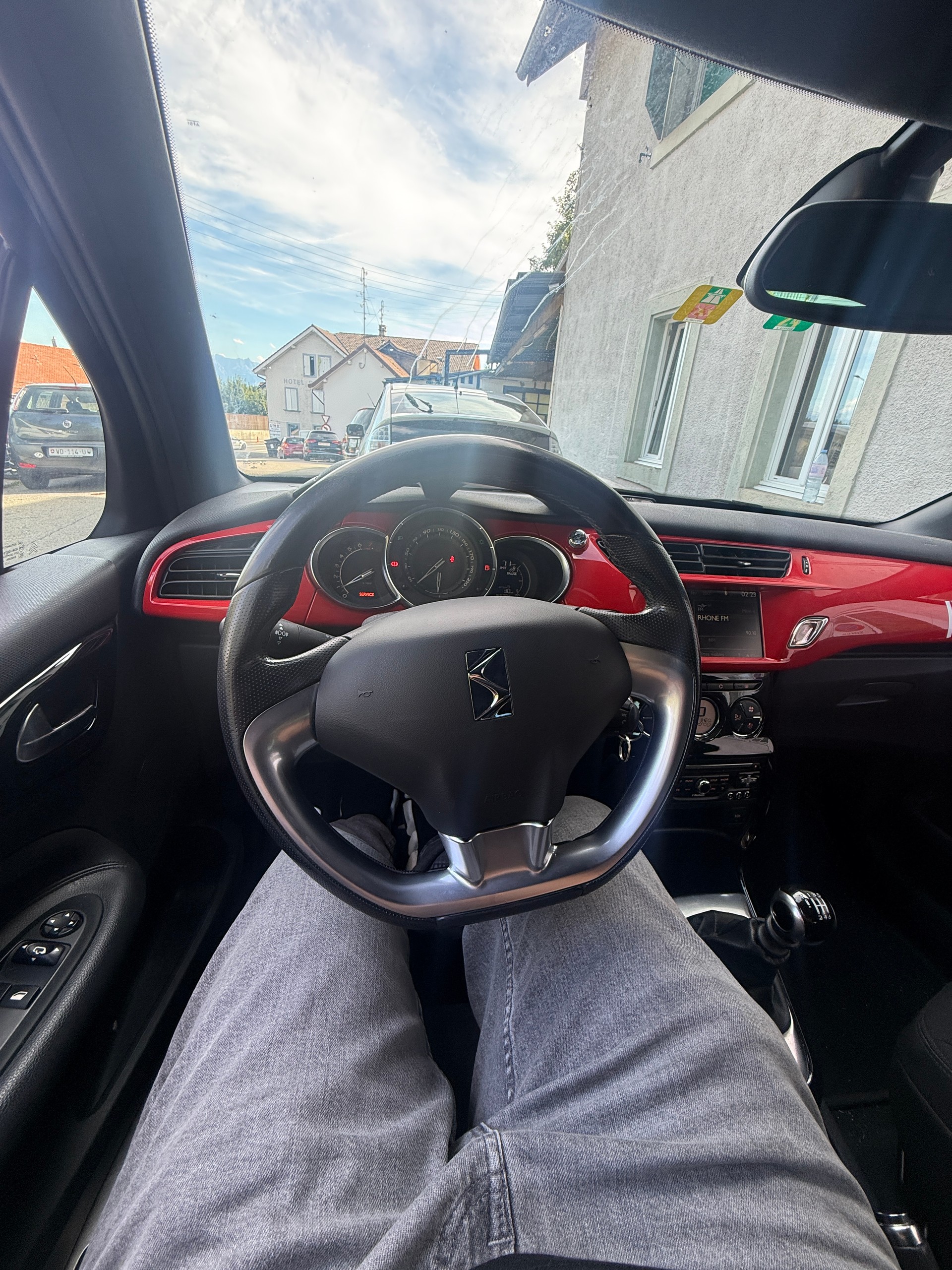 DS AUTOMOBILES DS3 1.6 THP Red Edition-image-5