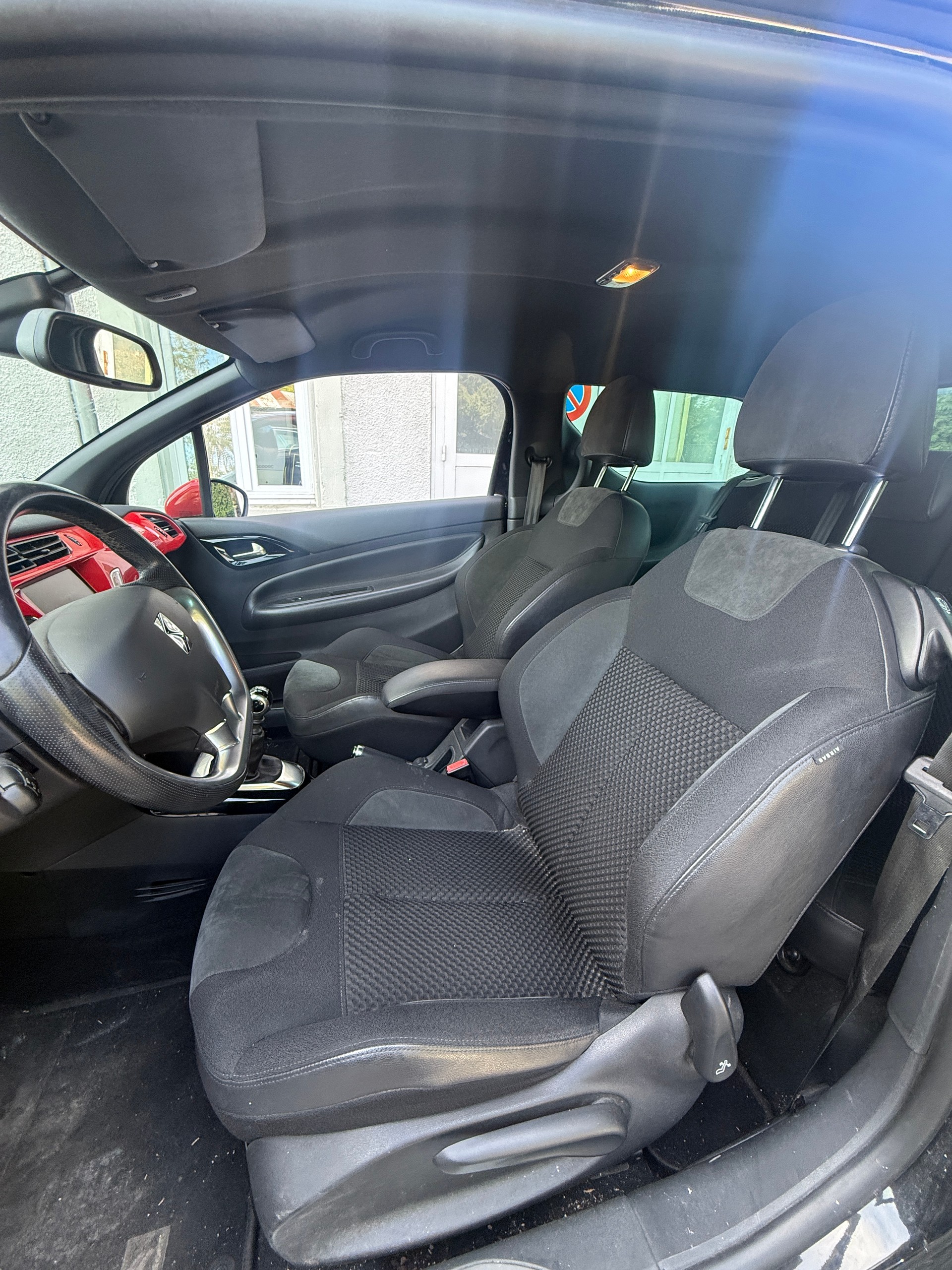 DS AUTOMOBILES DS3 1.6 THP Red Edition-image-4