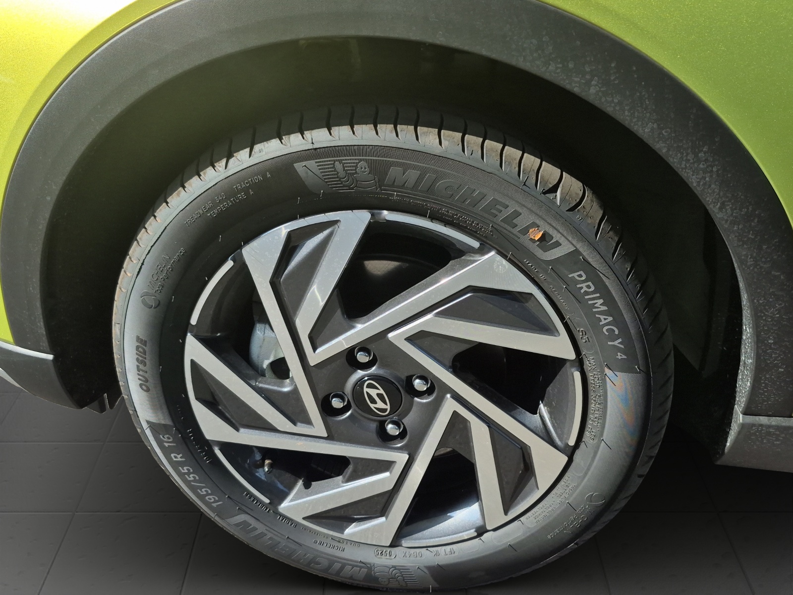 HYUNDAI Bayon 1.0 T-GDi Amplia Two Tone Safe tec-image-13
