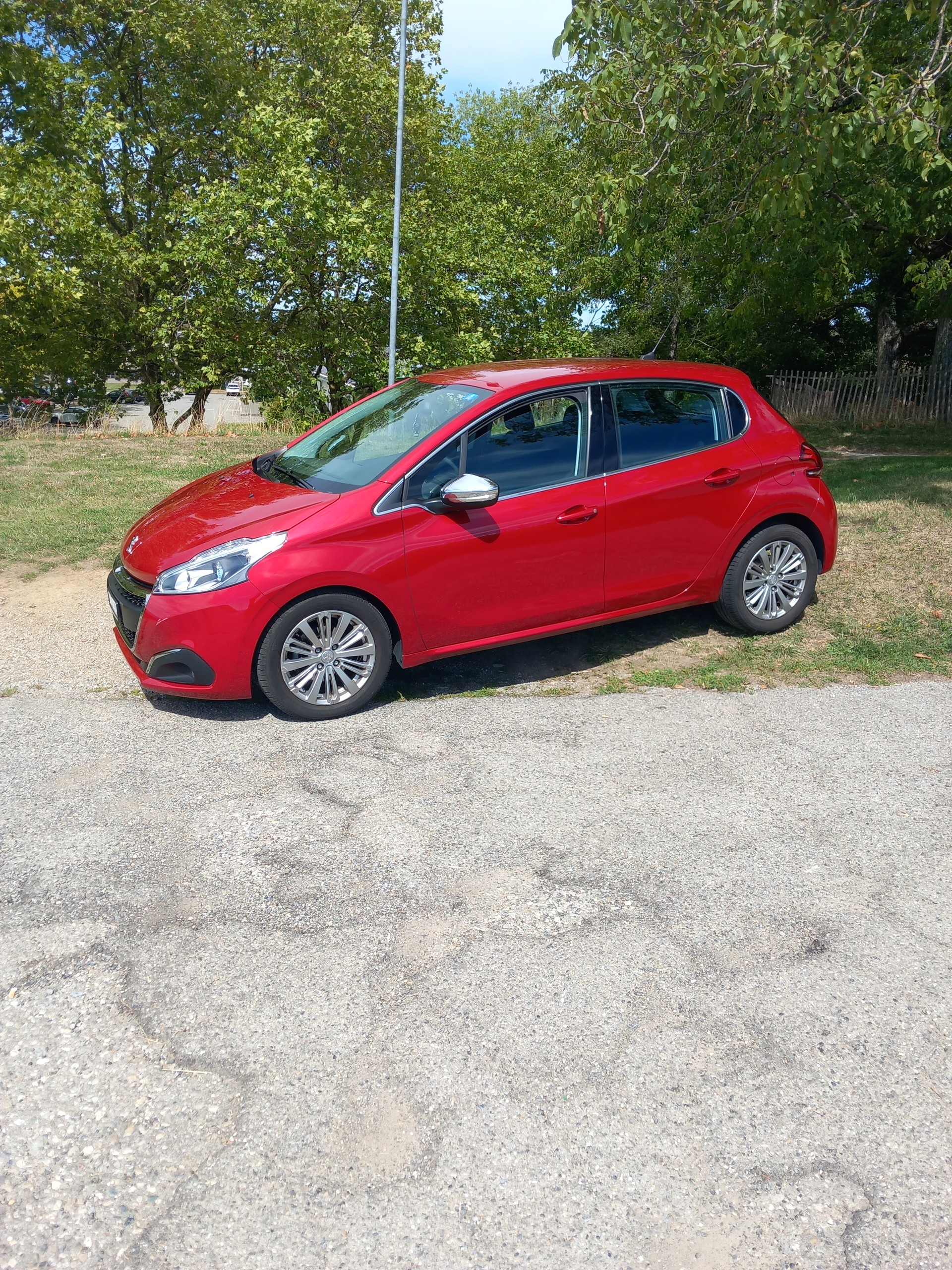 PEUGEOT 1.2 PureTech Style EGS S/S-image-1