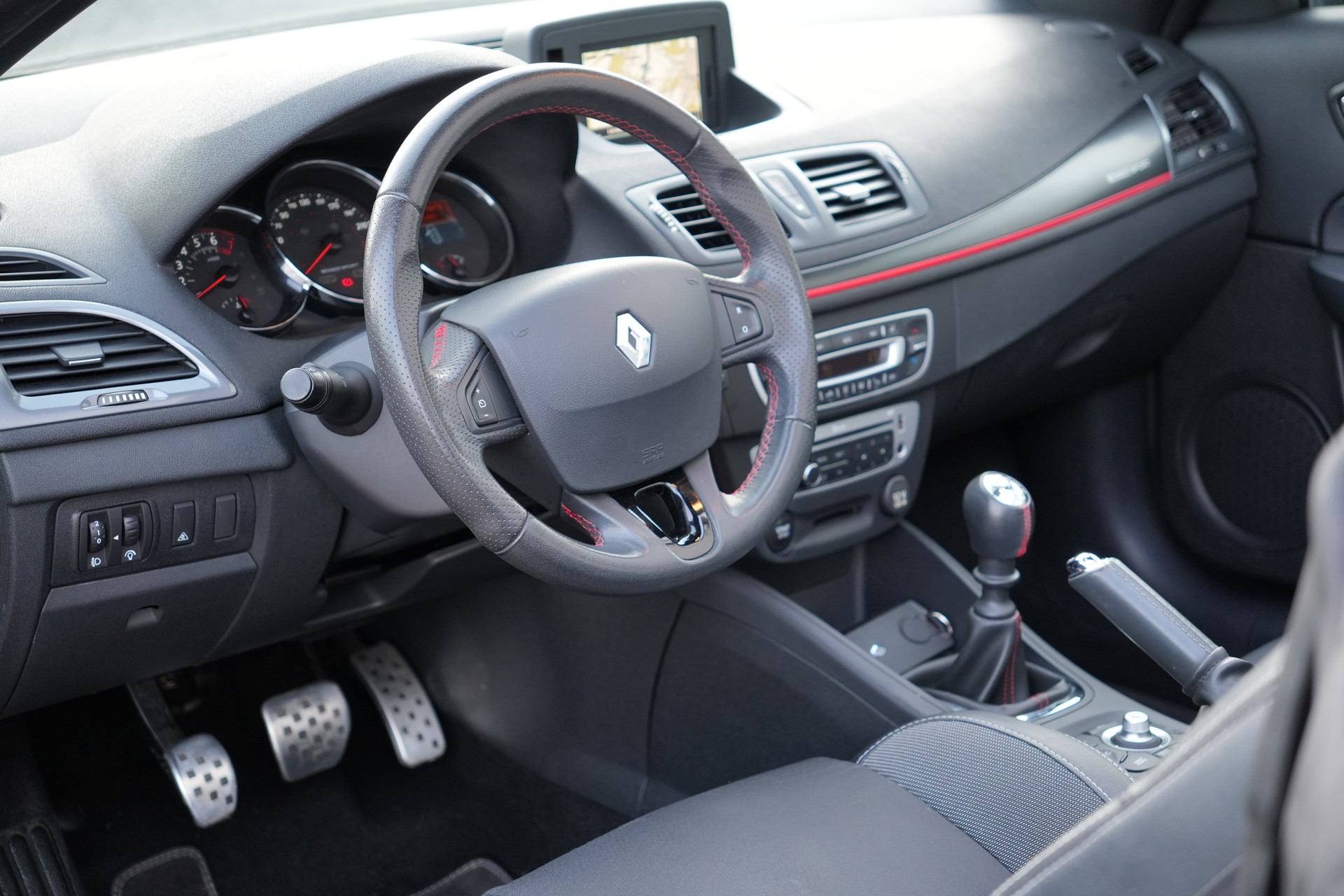 RENAULT Mégane CC 2.0 16V Turbo GT (CH)-image-11
