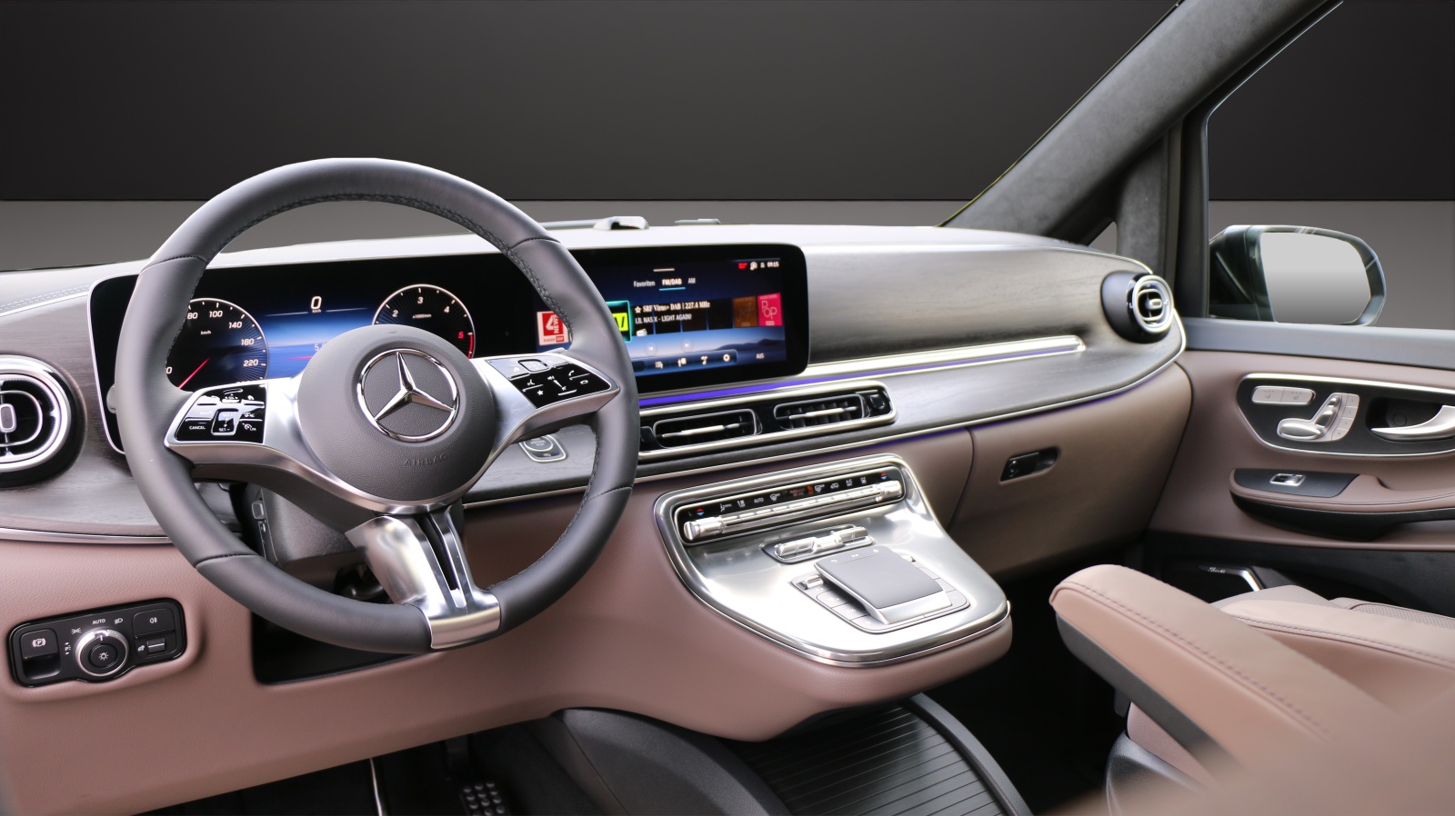 MERCEDES-BENZ V 300 d Exclusive Lang Swiss Edition 4Matic-image-5