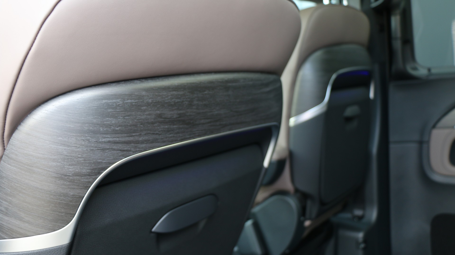 MERCEDES-BENZ V 300 d Exclusive Lang Swiss Edition 4Matic-image-9
