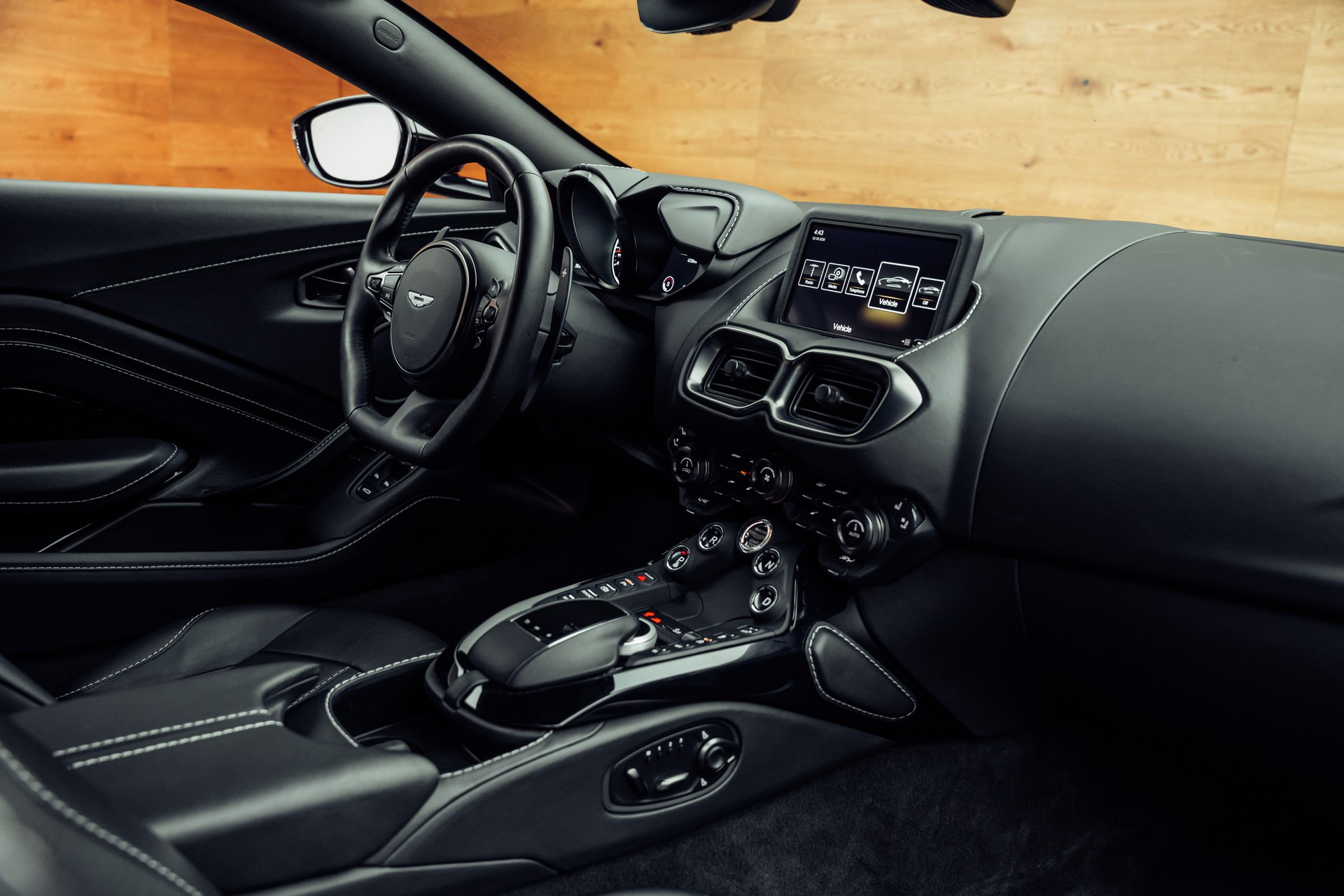 ASTON MARTIN V8 Vantage 4.0 Coupé-image-5