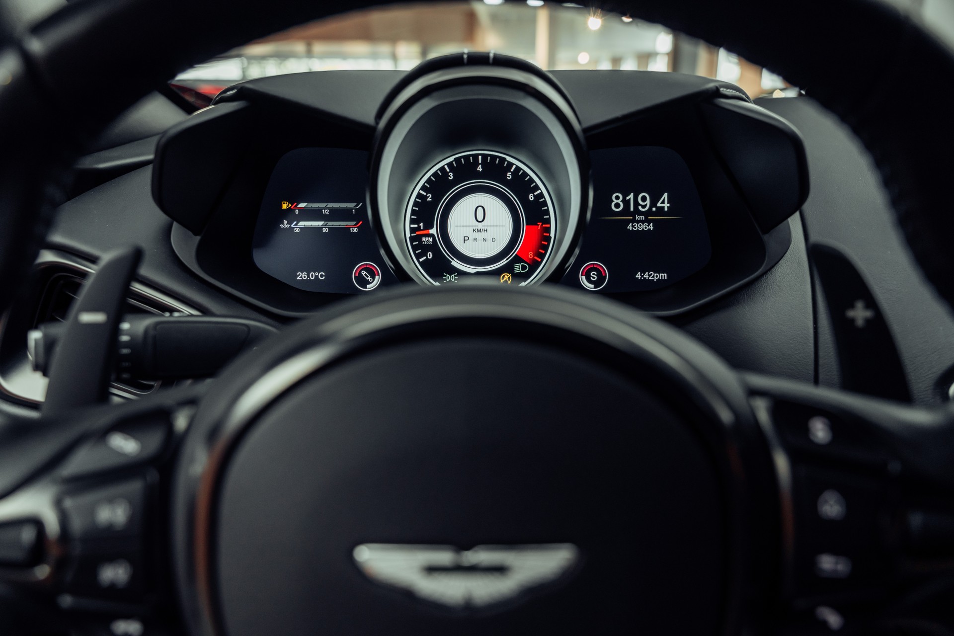 ASTON MARTIN V8 Vantage 4.0 Coupé-image-12