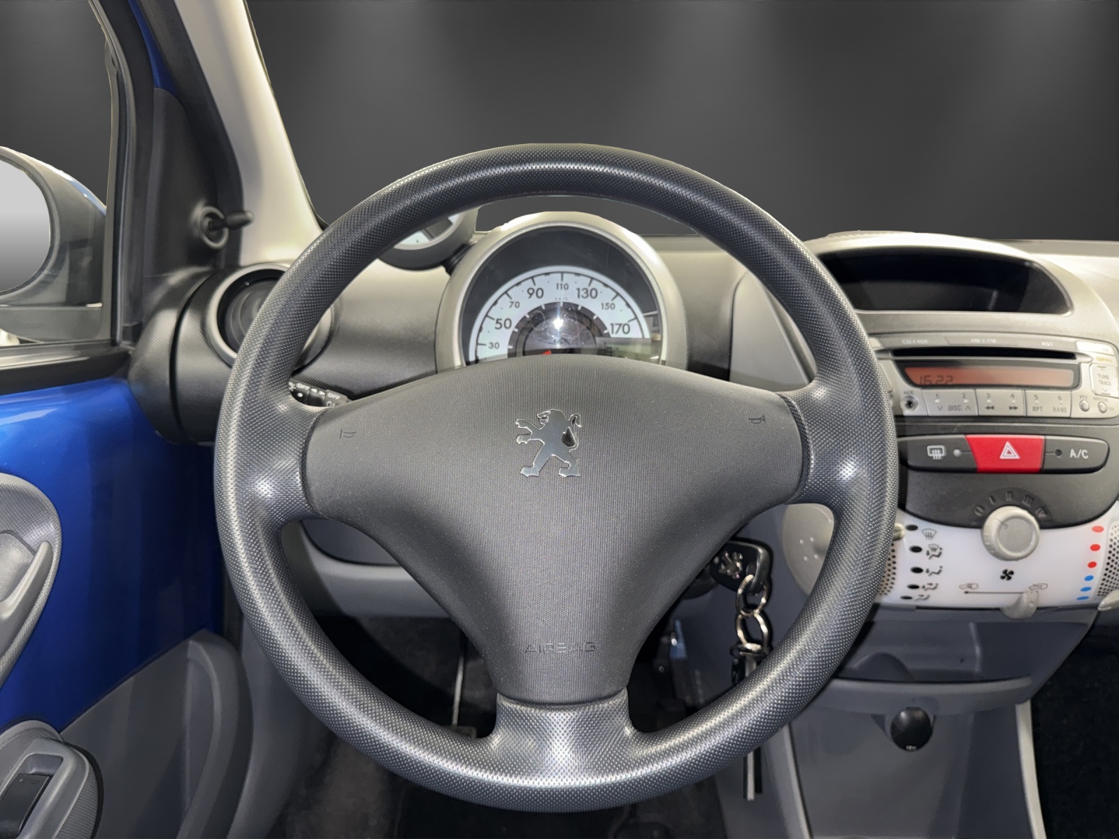 PEUGEOT 107 1.0 Trendy-image-11