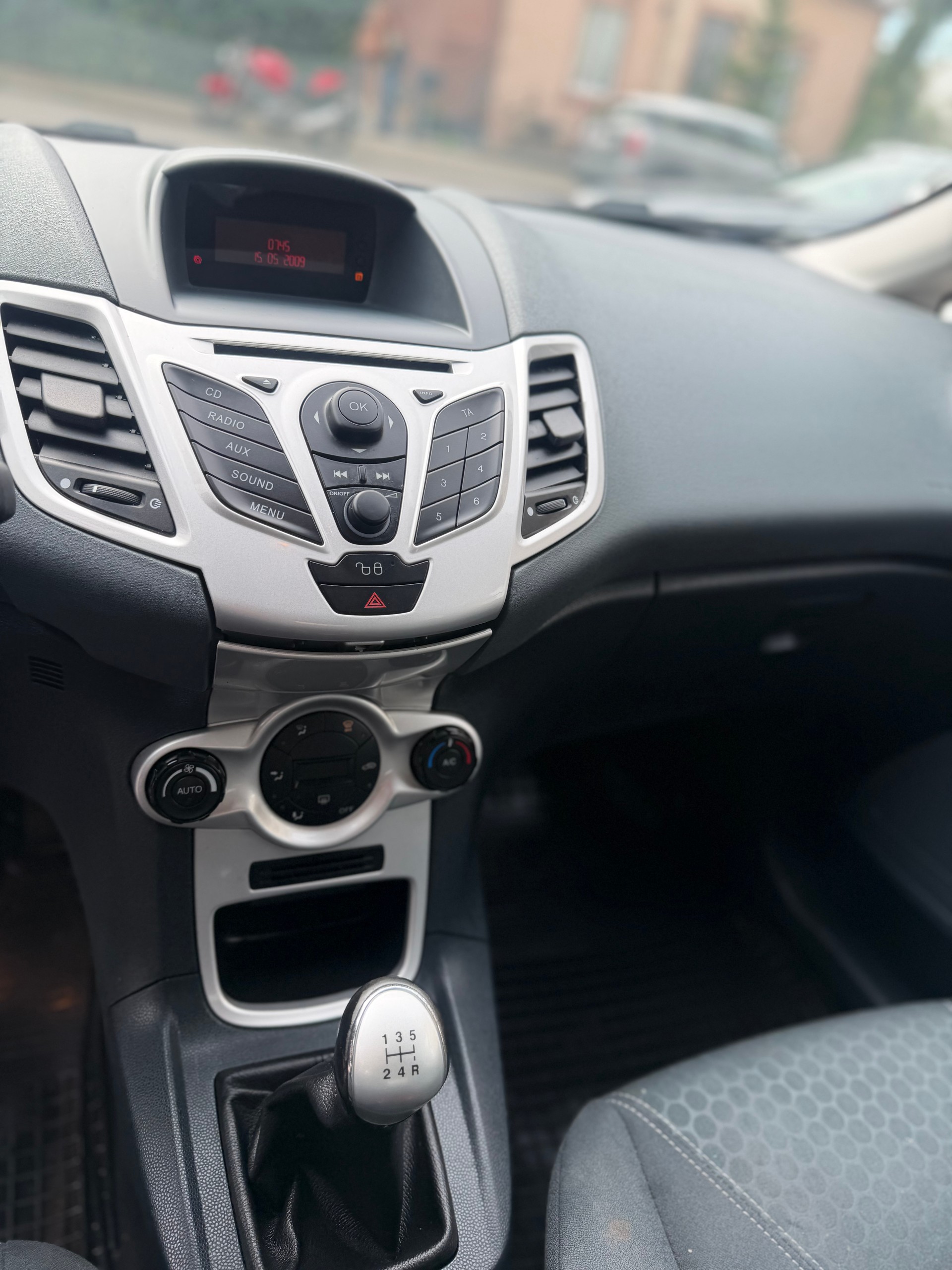 FORD Fiesta 1.6 16V TDCi Trend-image-12