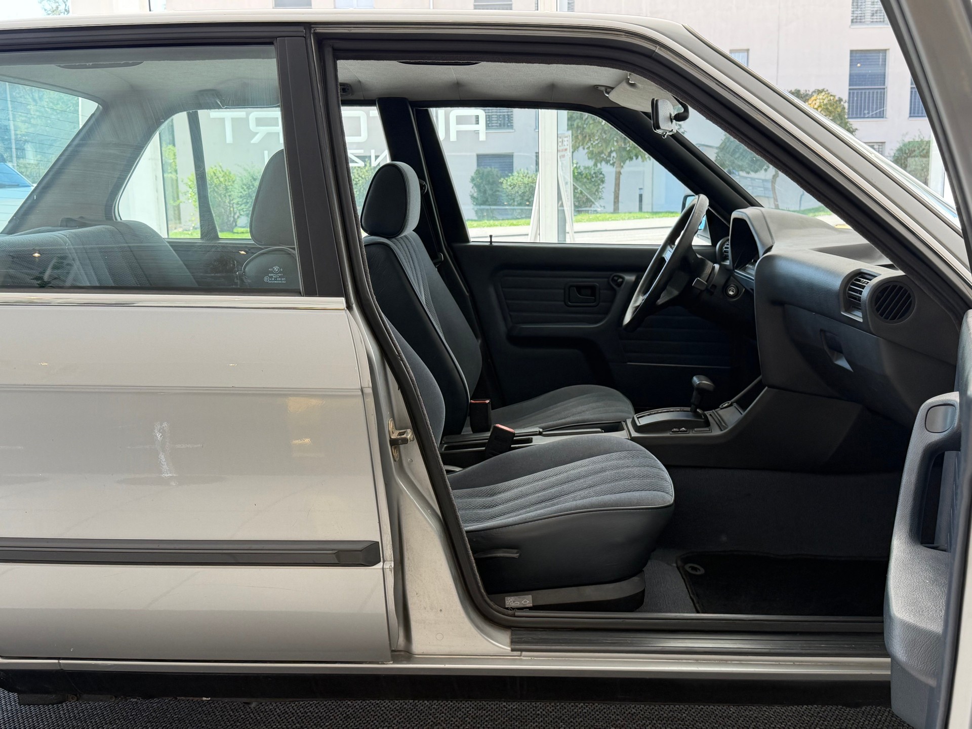 BMW 318 i E30 **Frisch ab MFK & Service**-image-17