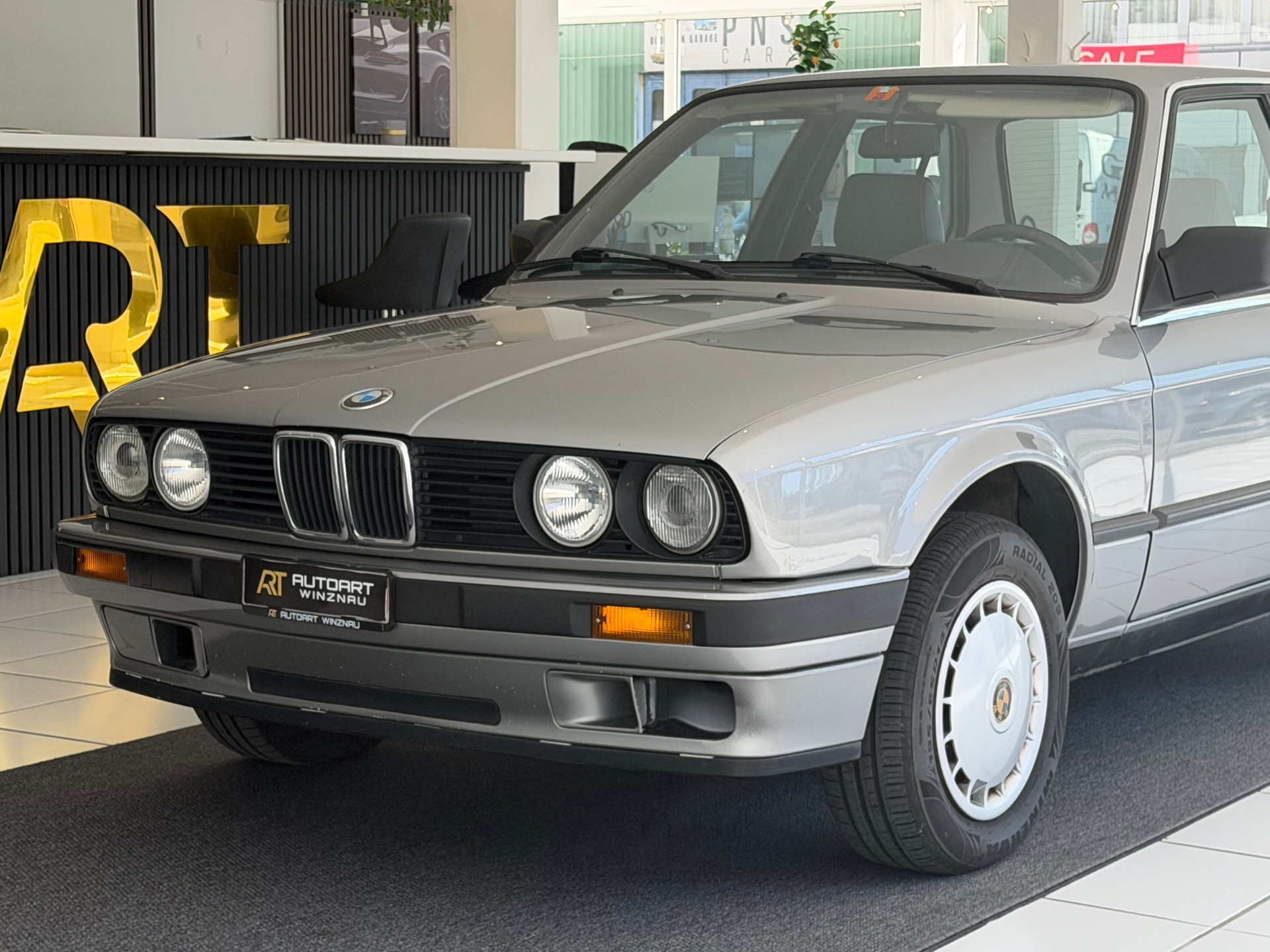 BMW 318i E30 **Frisch ab MFK & Service**-image-1