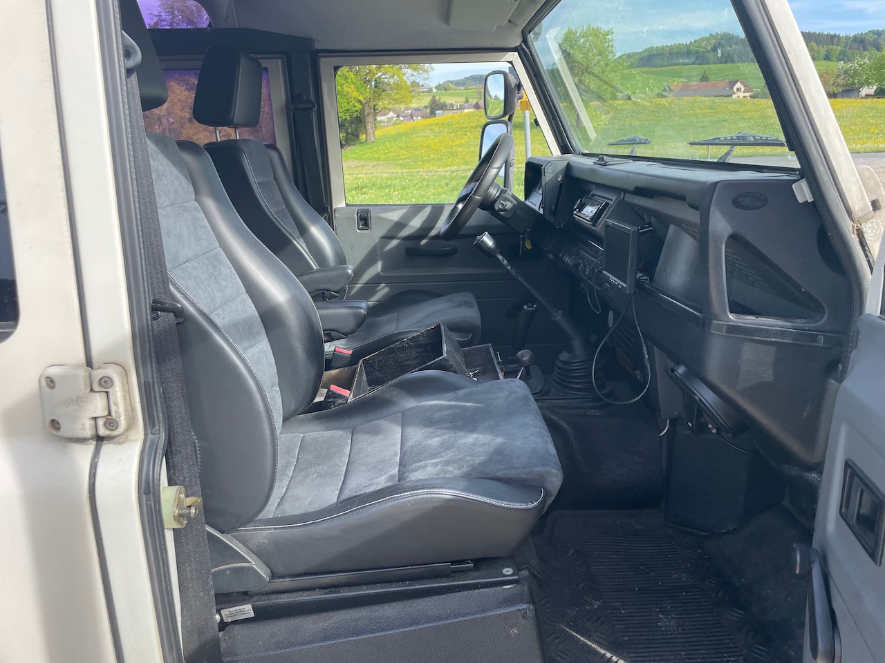 LAND ROVER Defender 110 SW 2.5 Td5-image-13