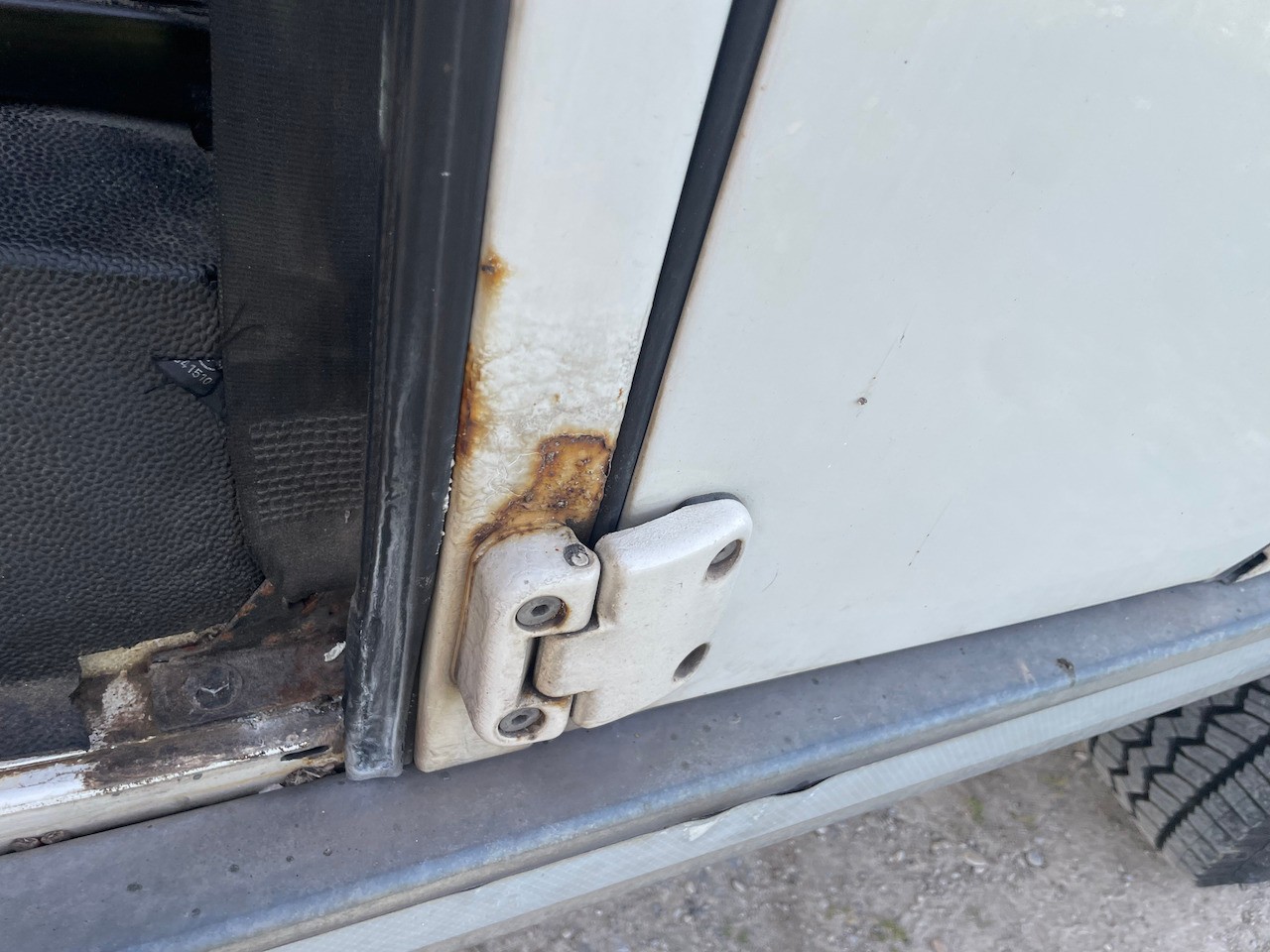 LAND ROVER Defender 110 SW 2.5 Td5-image-12