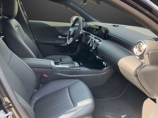 MERCEDES-BENZ A 200 Night Star 7G-DCT-image-8
