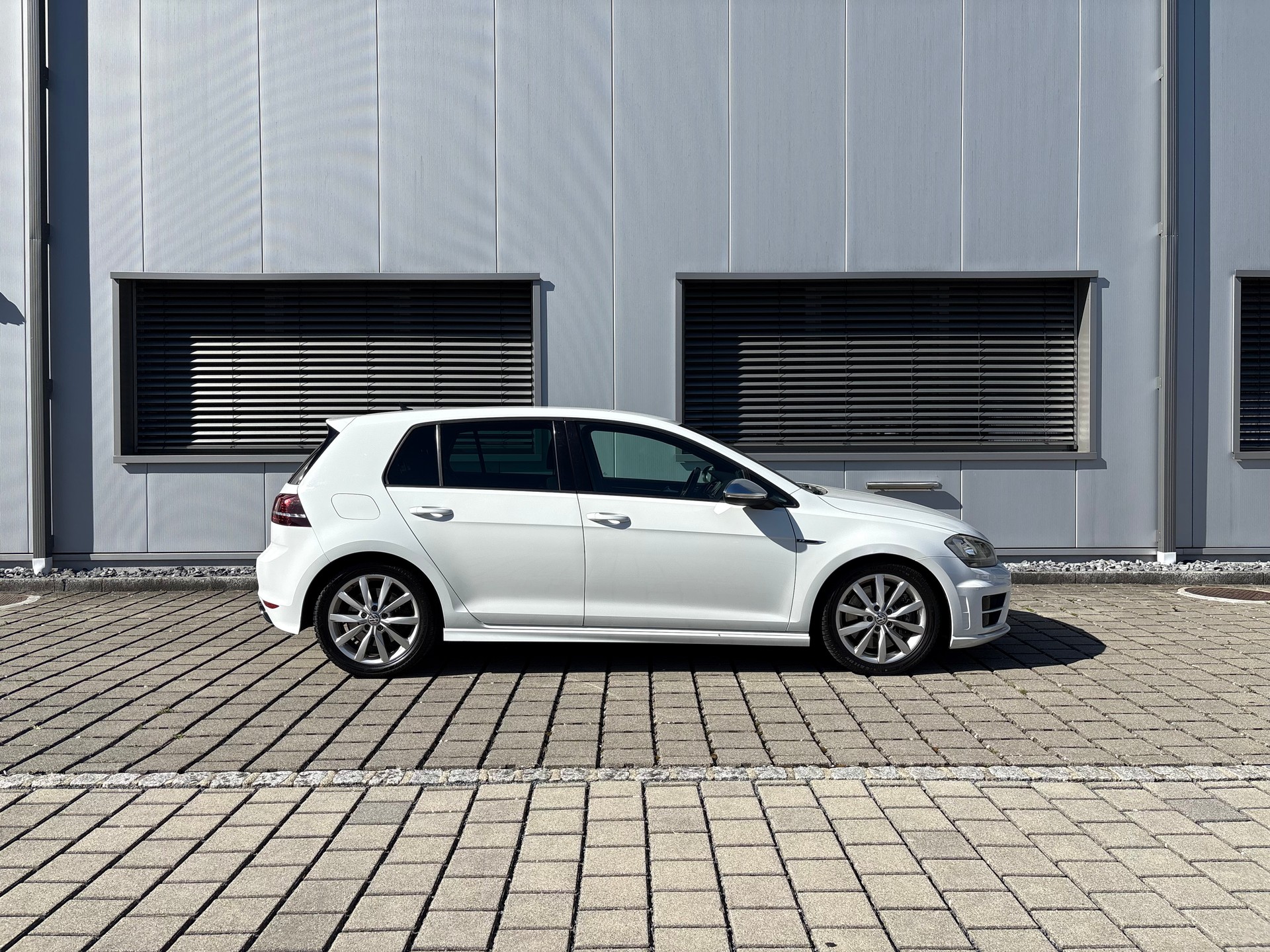 VW Golf 2.0 TSI R 4Motion DSG-image-10