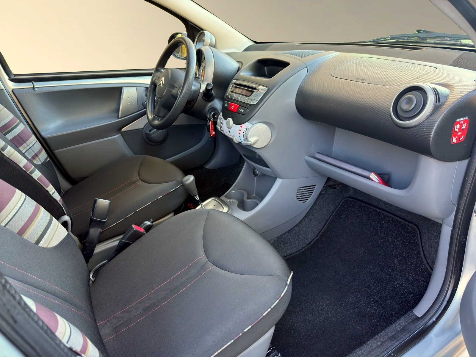 CITROEN C1 1.0i Chic SensoDrive-image-13