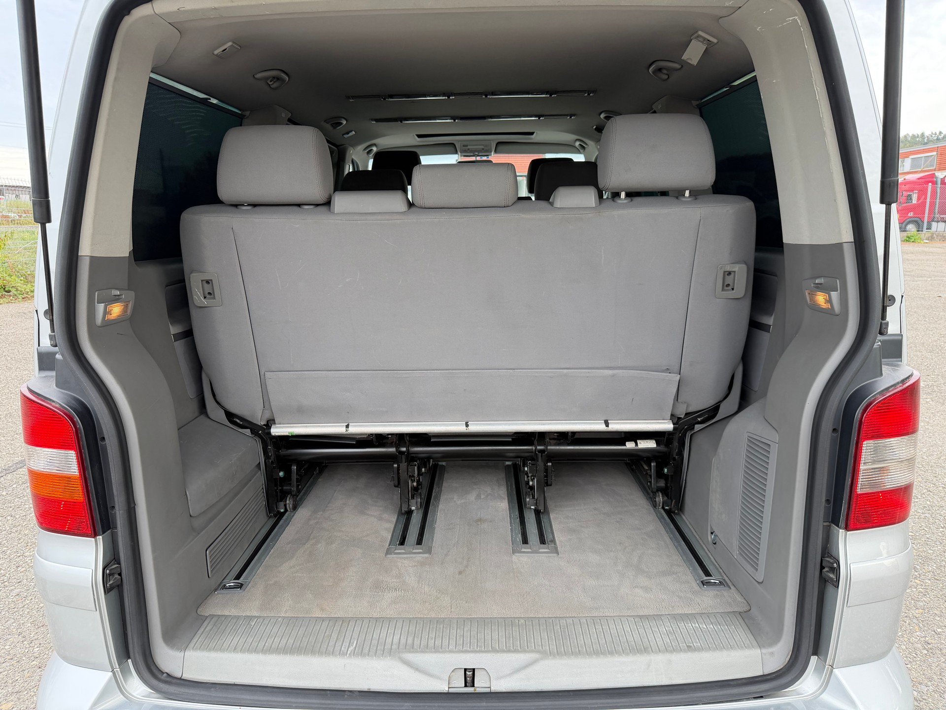 VW T5 Multivan Comfortline 2.5 TDI-image-9