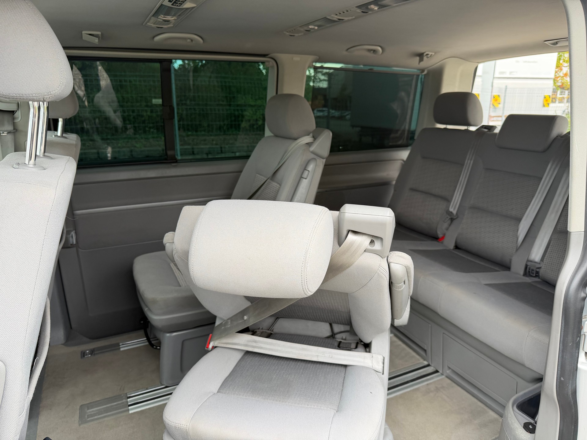 VW T5 Multivan Comfortline 2.5 TDI-image-8