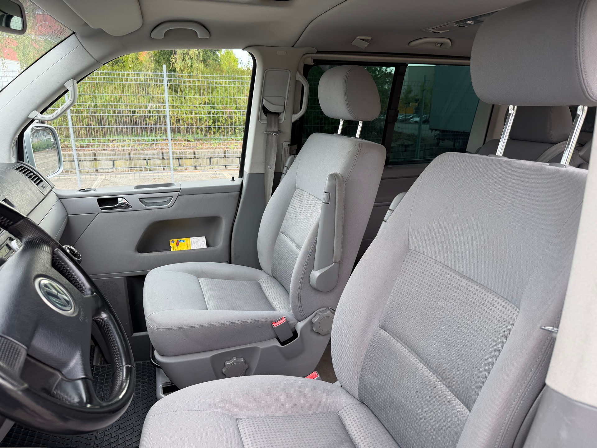 VW T5 Multivan Comfortline 2.5 TDI-image-6