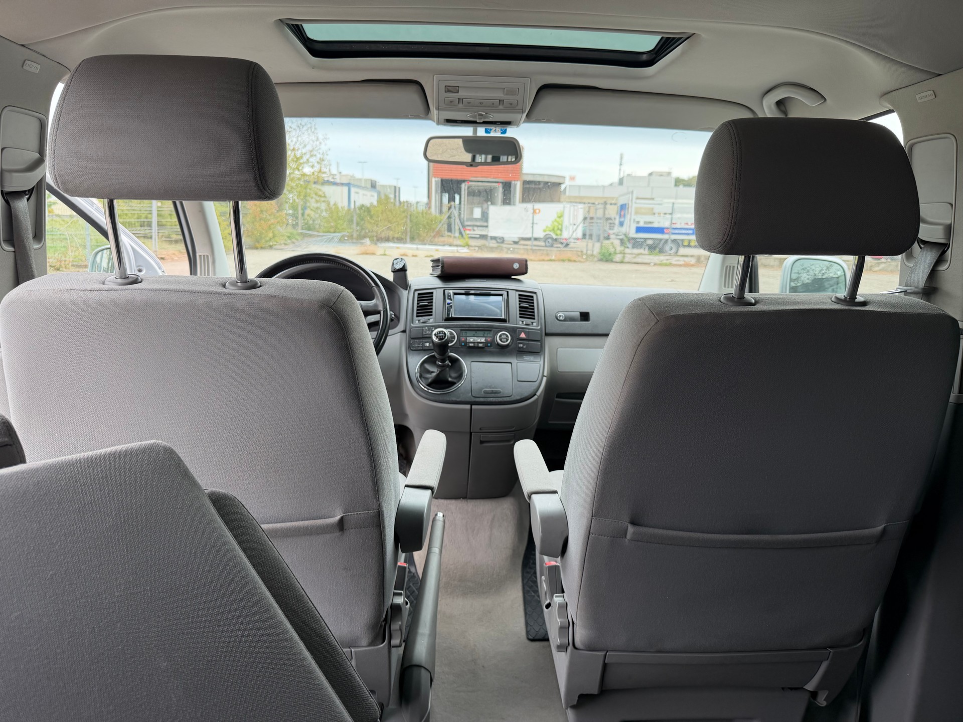 VW T5 Multivan Comfortline 2.5 TDI-image-12