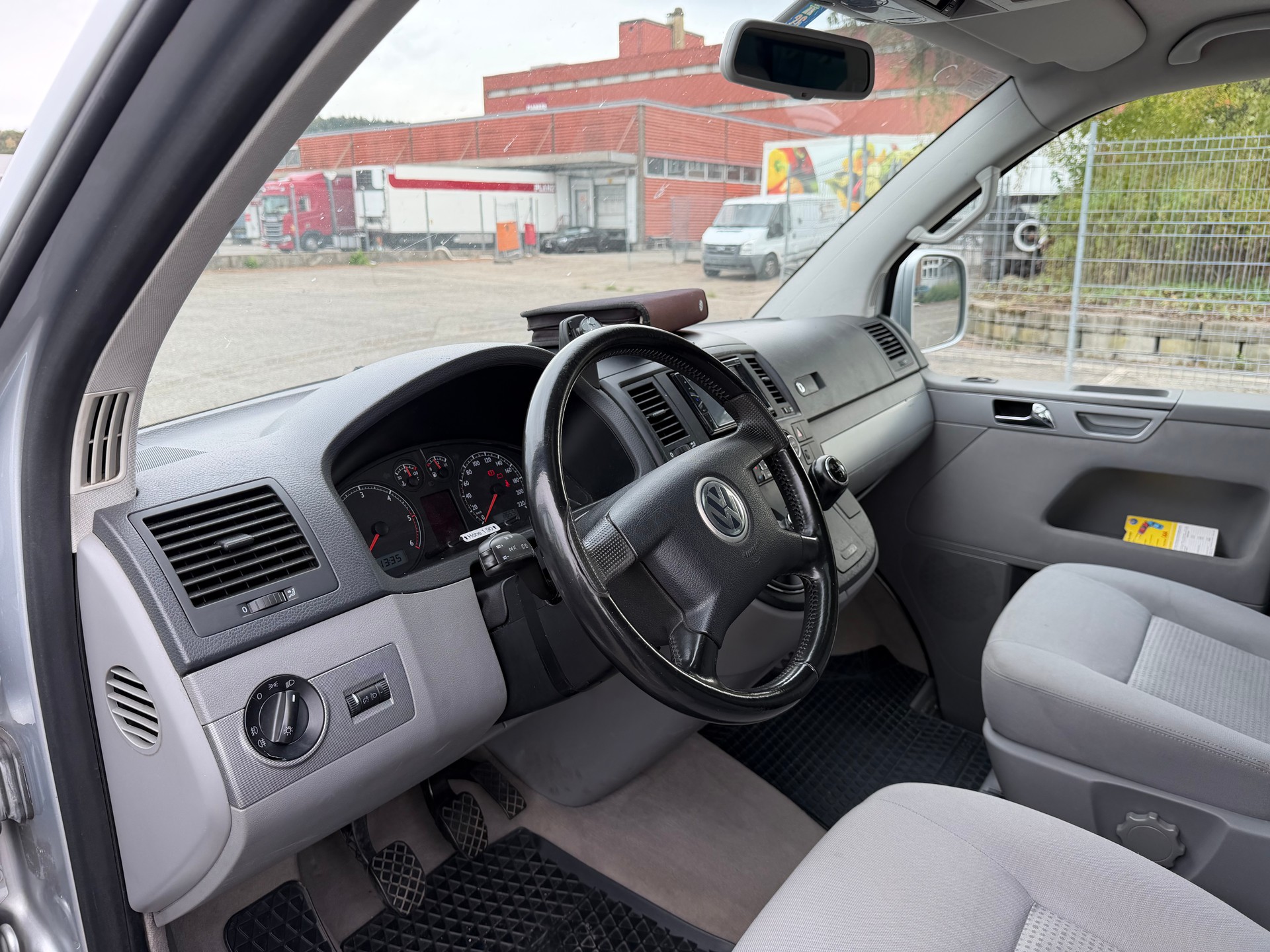 VW T5 Multivan Comfortline 2.5 TDI-image-5