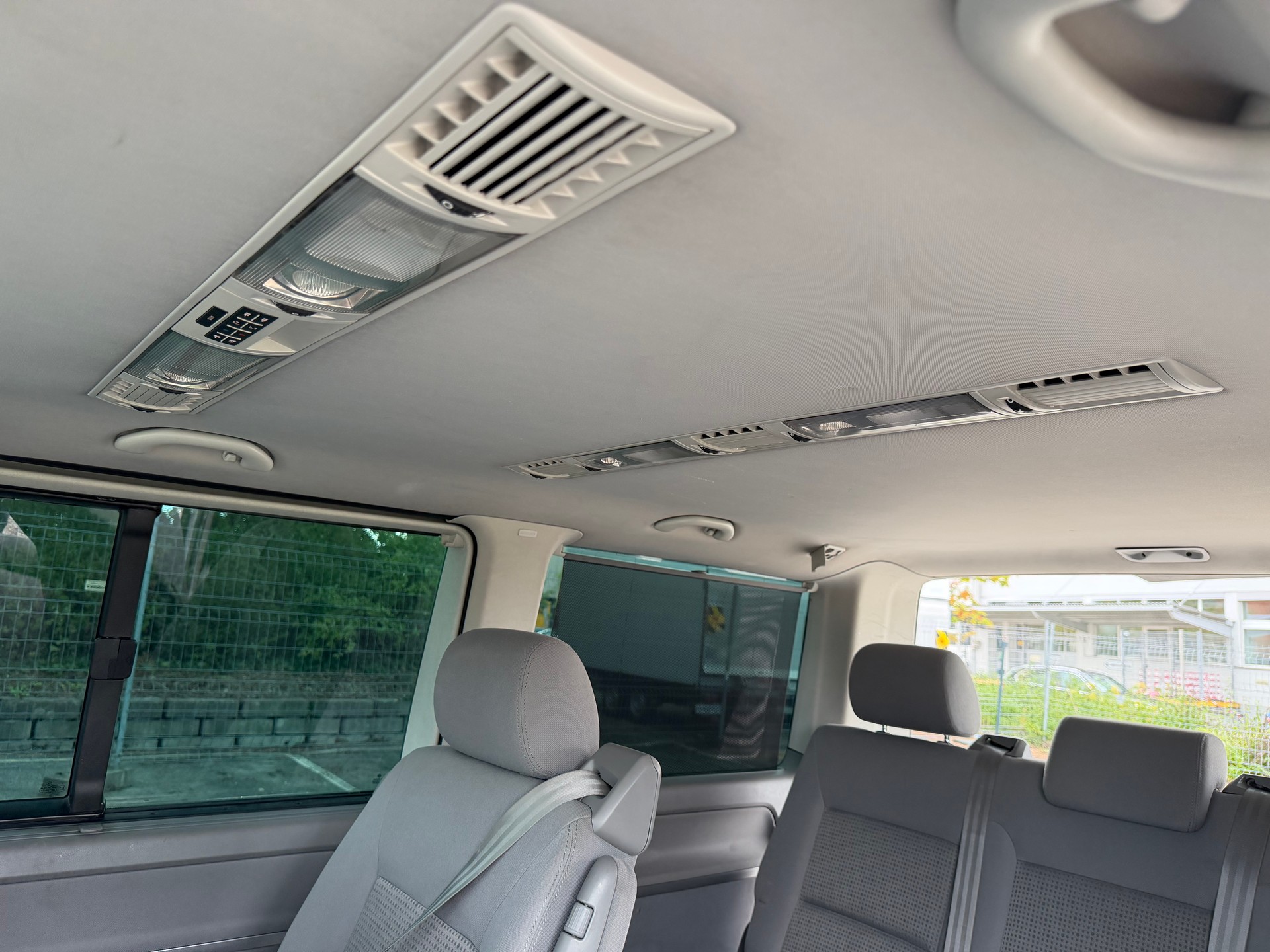 VW T5 Multivan Comfortline 2.5 TDI-image-7