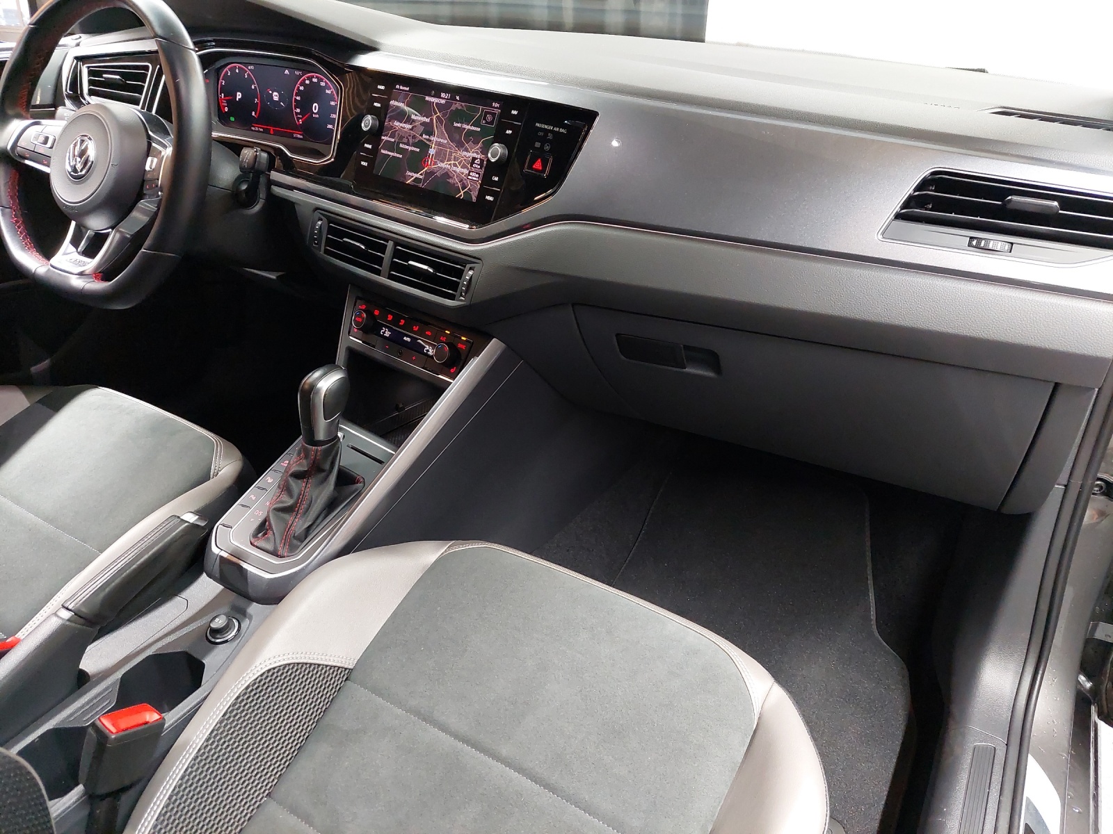 VW Polo 2.0 TSI GTI DSG-image-9