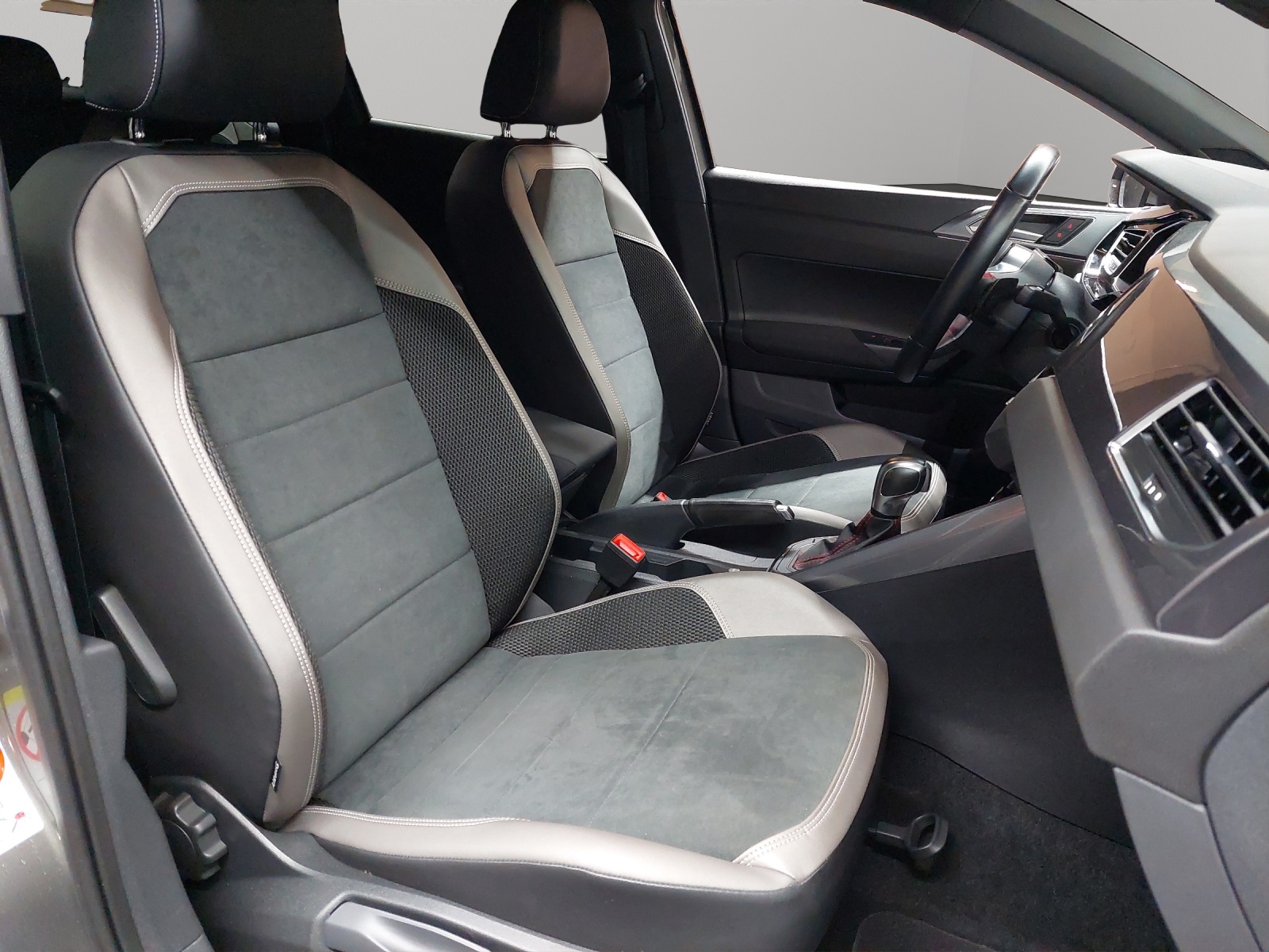 VW Polo 2.0 TSI GTI DSG-image-8