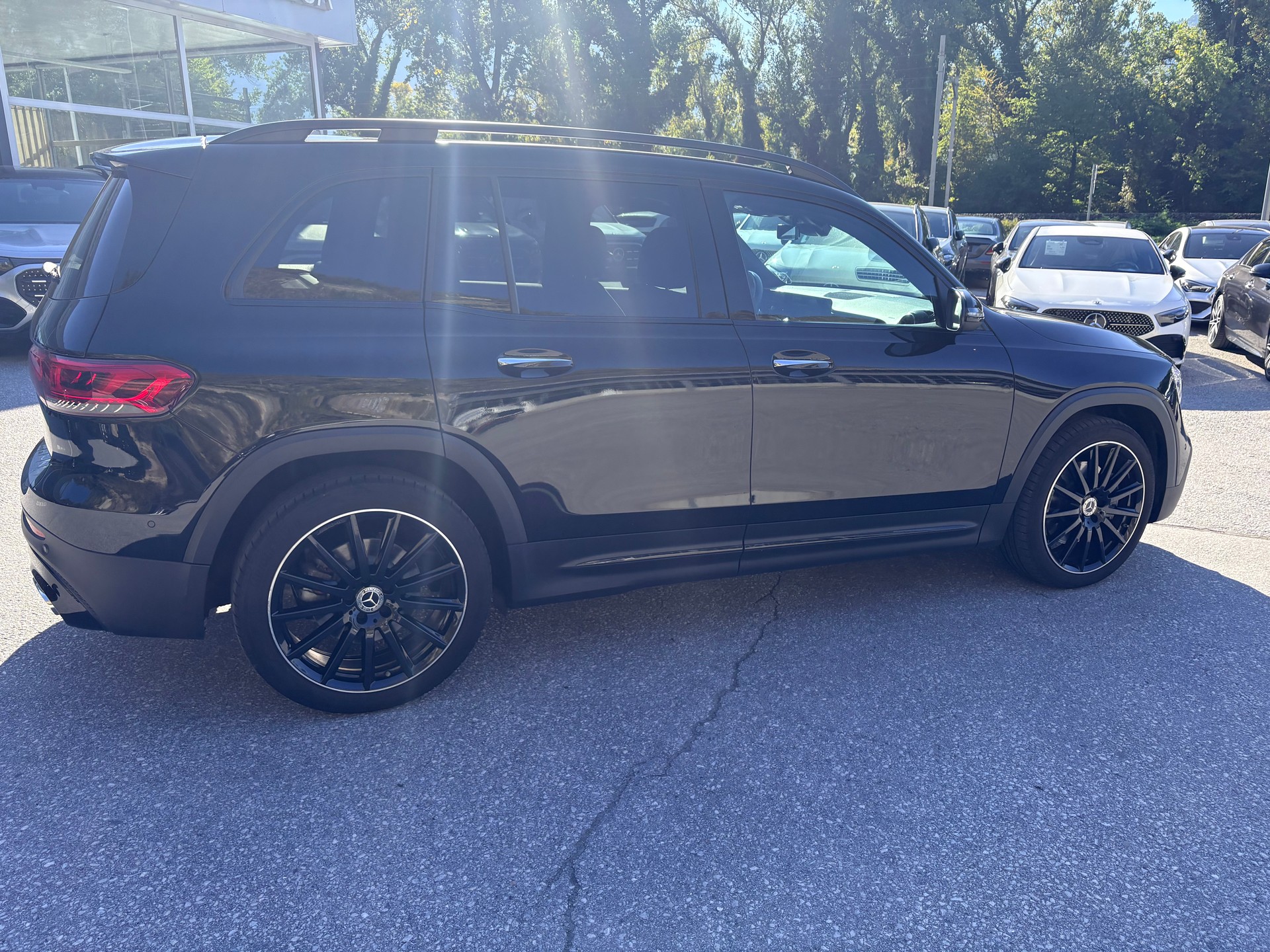 MERCEDES-BENZ GLB 220 d 4Matic AMG Line 8G-Tronic-showroom-element-2