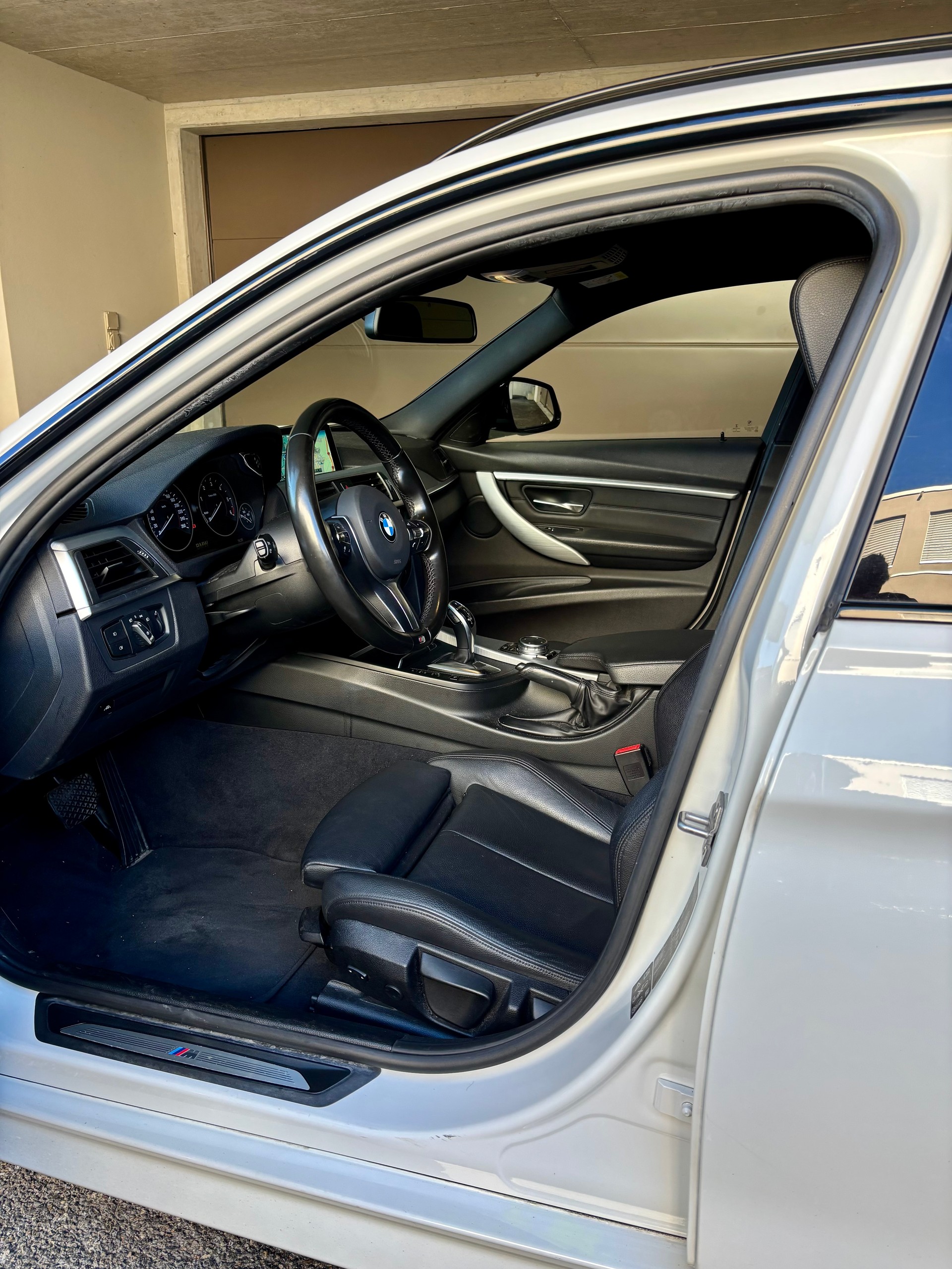 BMW 320d xDrive Touring M Sport Line Steptronic-image-9