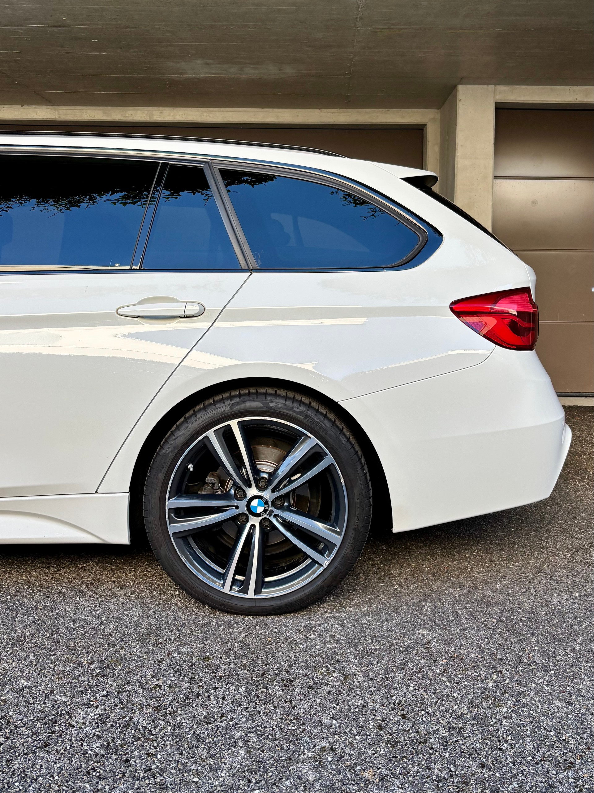 BMW 320d xDrive Touring M Sport Line Steptronic-image-3