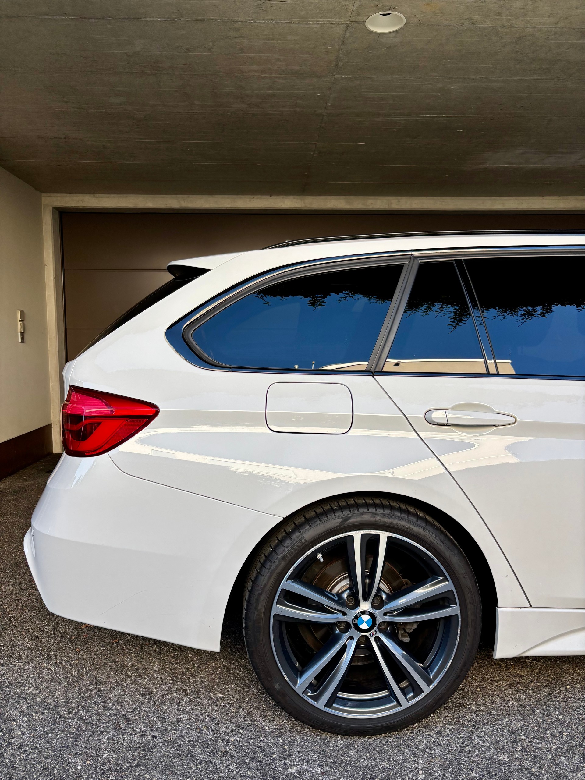 BMW 320d xDrive Touring M Sport Line Steptronic-image-5