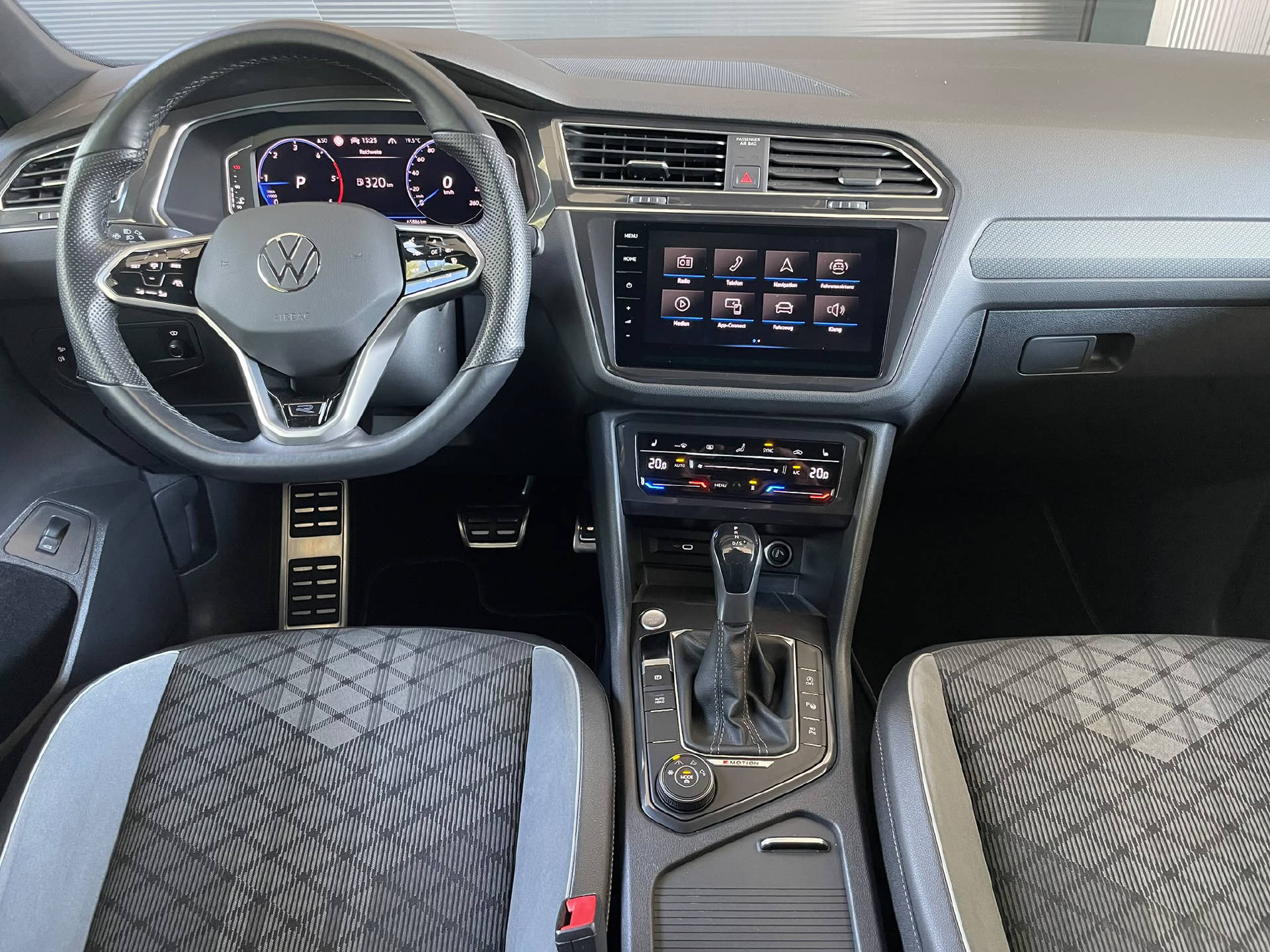 VW Tiguan Allspace 2.0 TDI SCR R-Line AHK DSG-image-6
