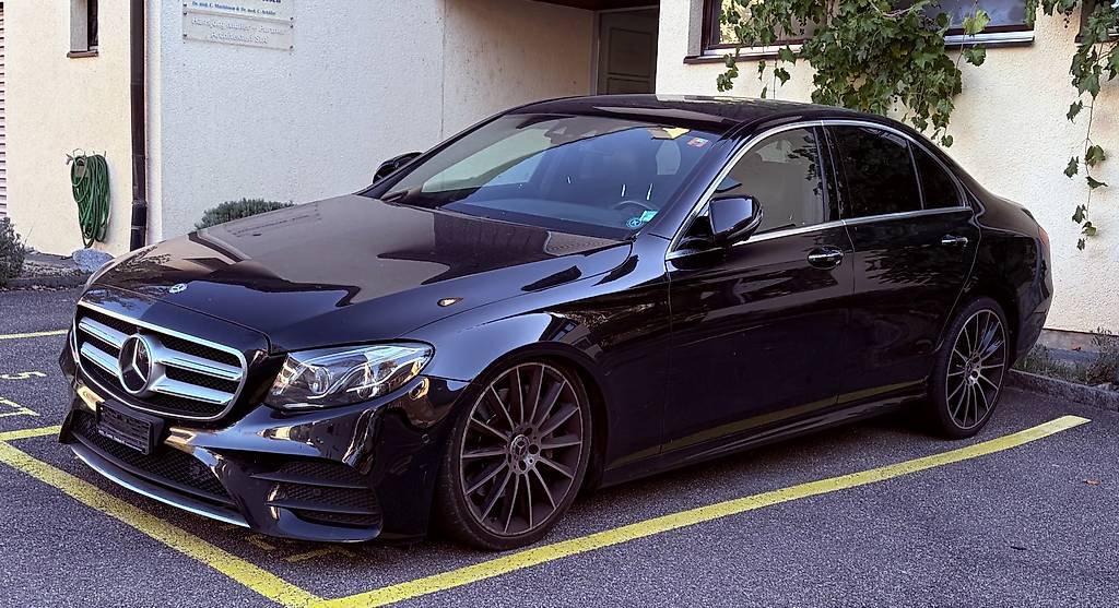 MERCEDES-BENZ E 350 d AMG Line 4Matic 9G-Tronic-image-0