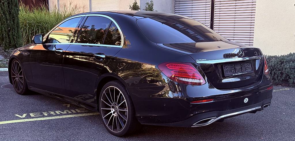 MERCEDES-BENZ E 350 d AMG Line 4Matic 9G-Tronic-image-5