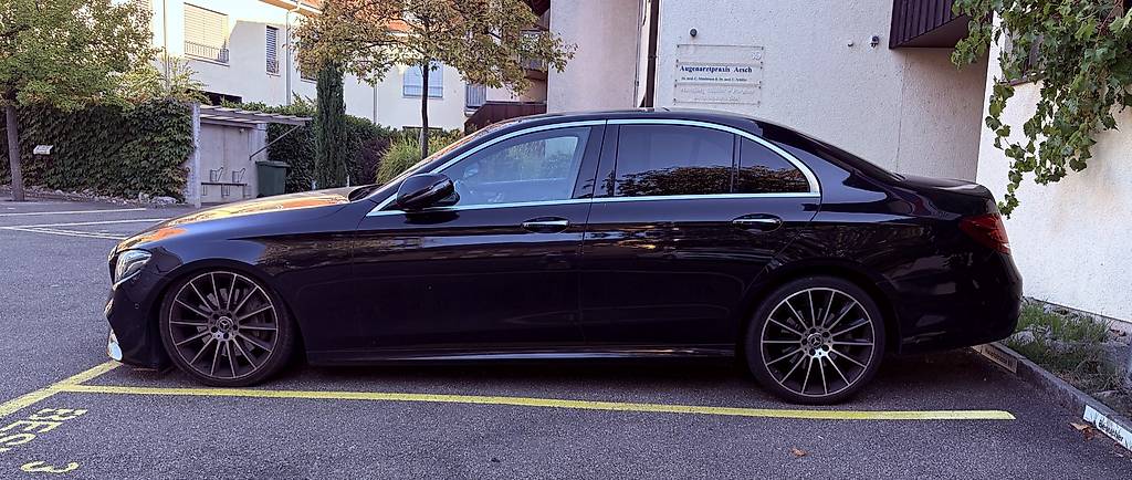 MERCEDES-BENZ E 350 d AMG Line 4Matic 9G-Tronic-image-3