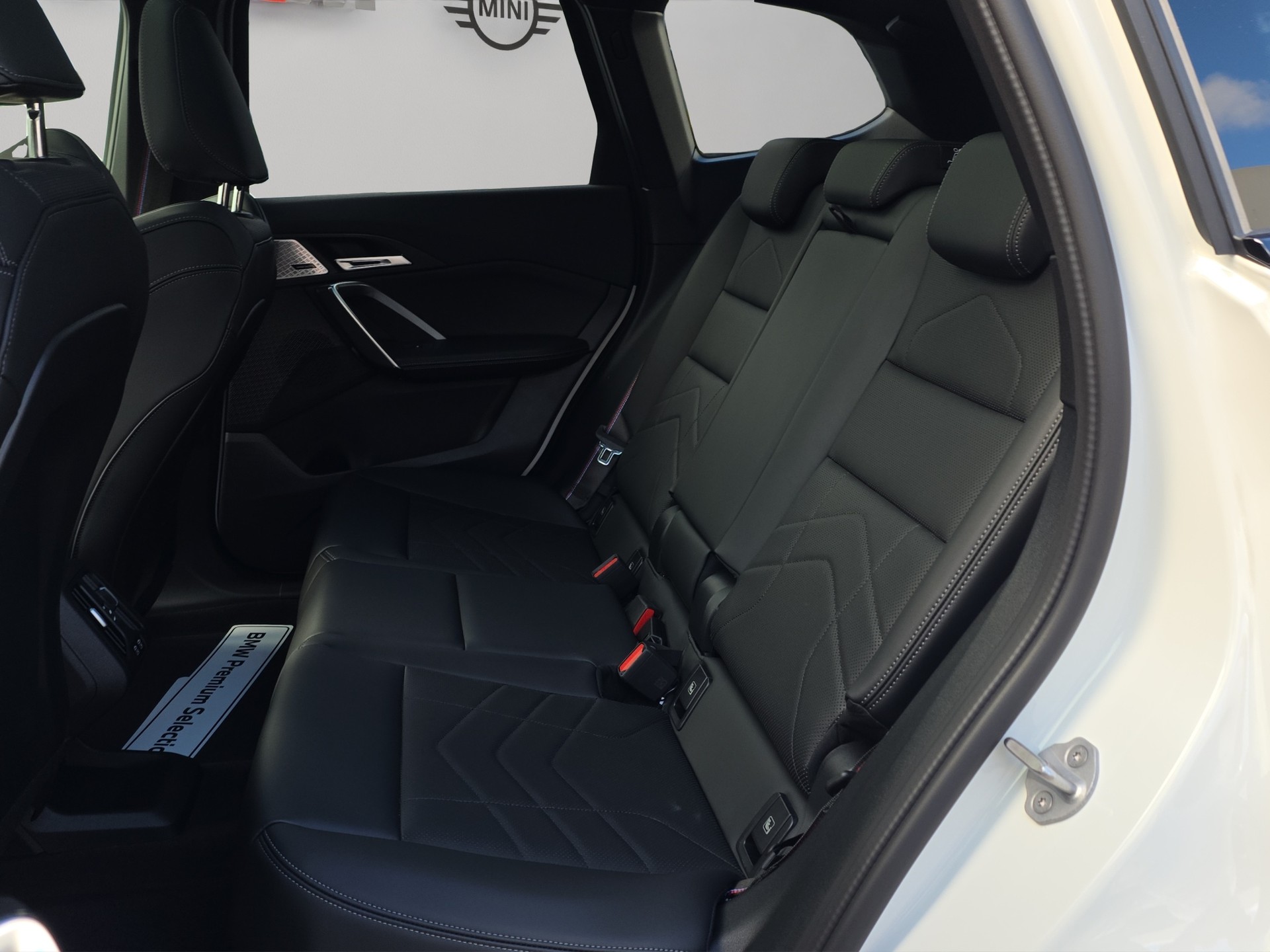 BMW iX1 xDrive 30 M Sport Pro-image-16