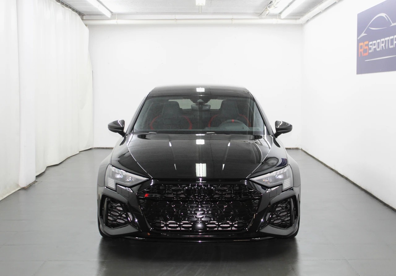 AUDI RS3 Sportback 2.5 TSI quattro S-tronic/ RS-Designpaket plus rot / Keramikbremsanlage / CH-Fahrzeug-showroom-element-2